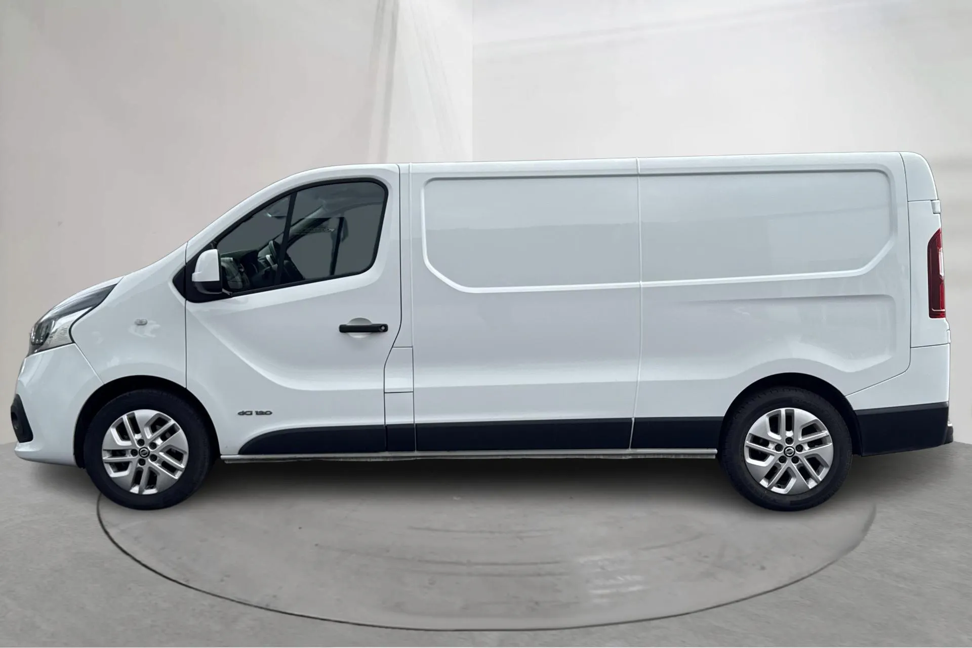 Presentation photo 2 of 13: Nissan NV300 1.6 dCi (120hk) - 152 990 km - Manual - white - 2017