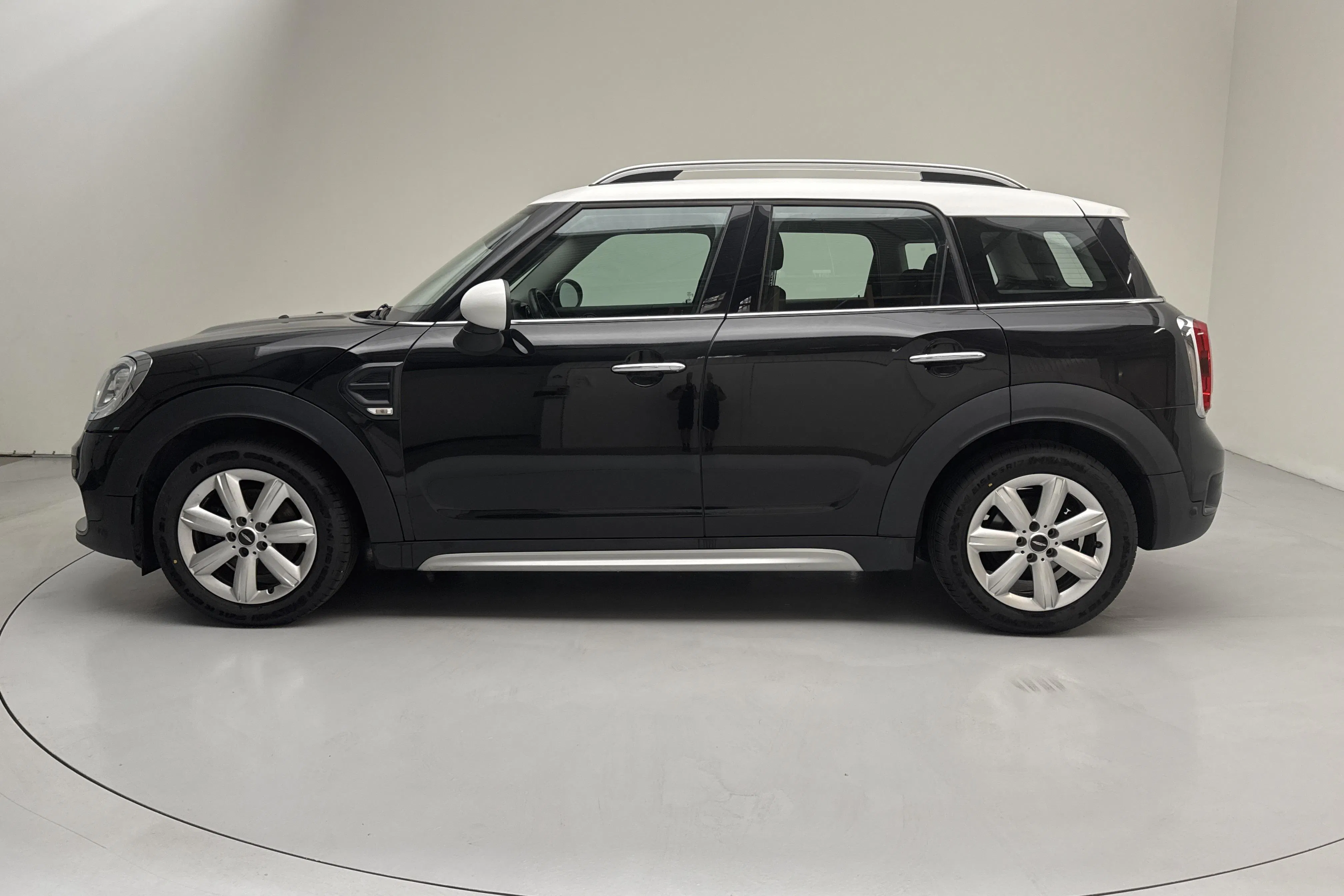 Presentation photo 2 of 12: MINI Cooper Countryman, F60 (136hk) - 114 960 km - Manual - black - 2018