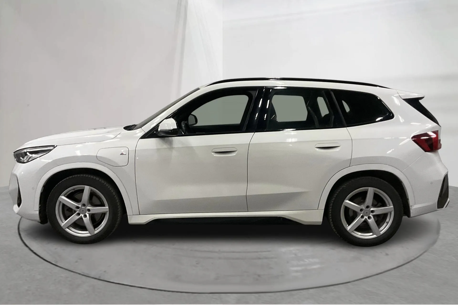 Presentation photo 2 of 21: BMW X1 xDrive25e, U11 (245hk) - 109 830 km - Automatic - white - 2024