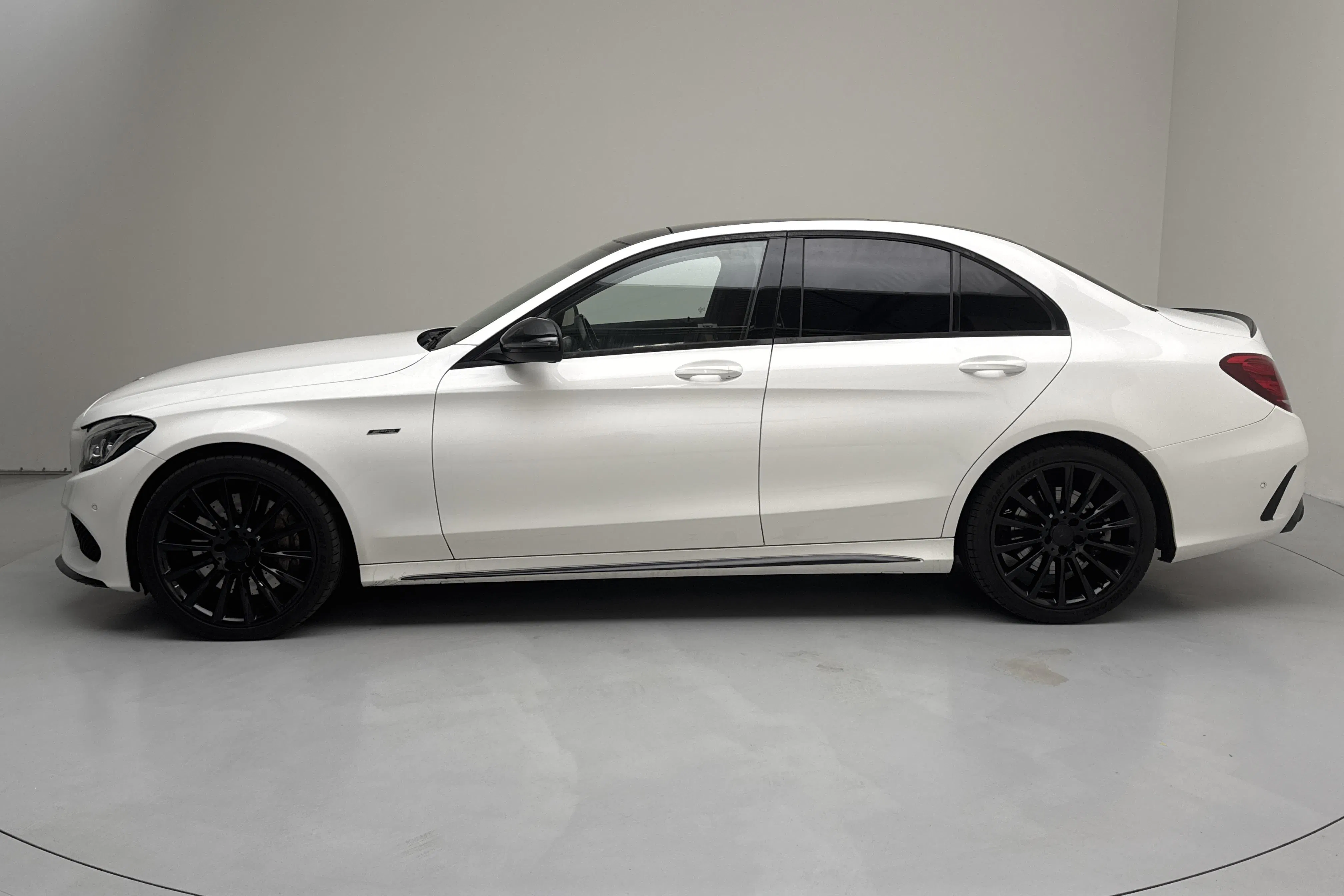Presentation photo 2 of 15: Mercedes C 450 AMG 4MATIC W205 (367hk) - 158 770 km - Automatic - white - 2016