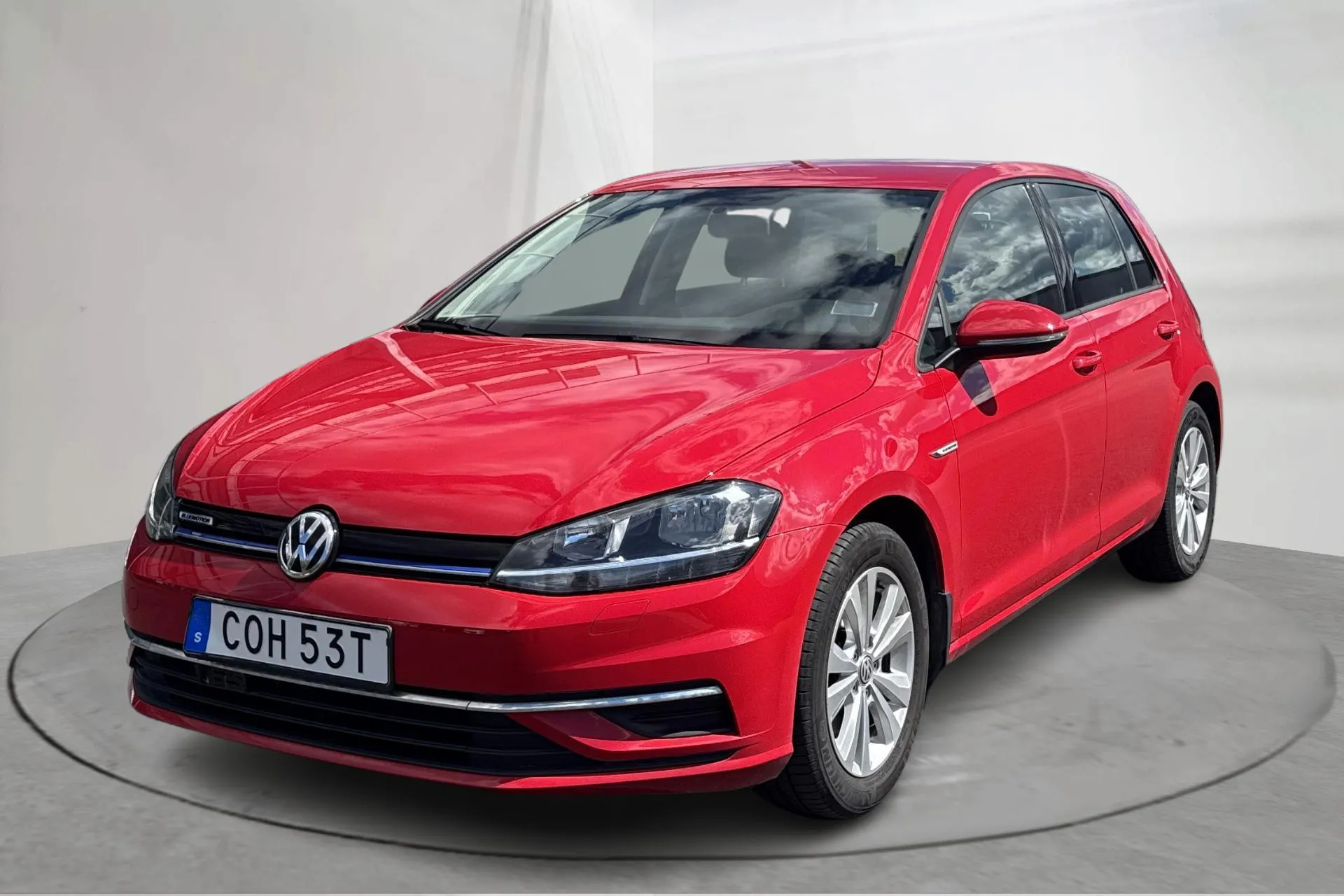 Presentation photo 1 of 14: VW Golf VII 1.5 TGI 5dr (130hk) - 21 550 km - Manual - red - 2019