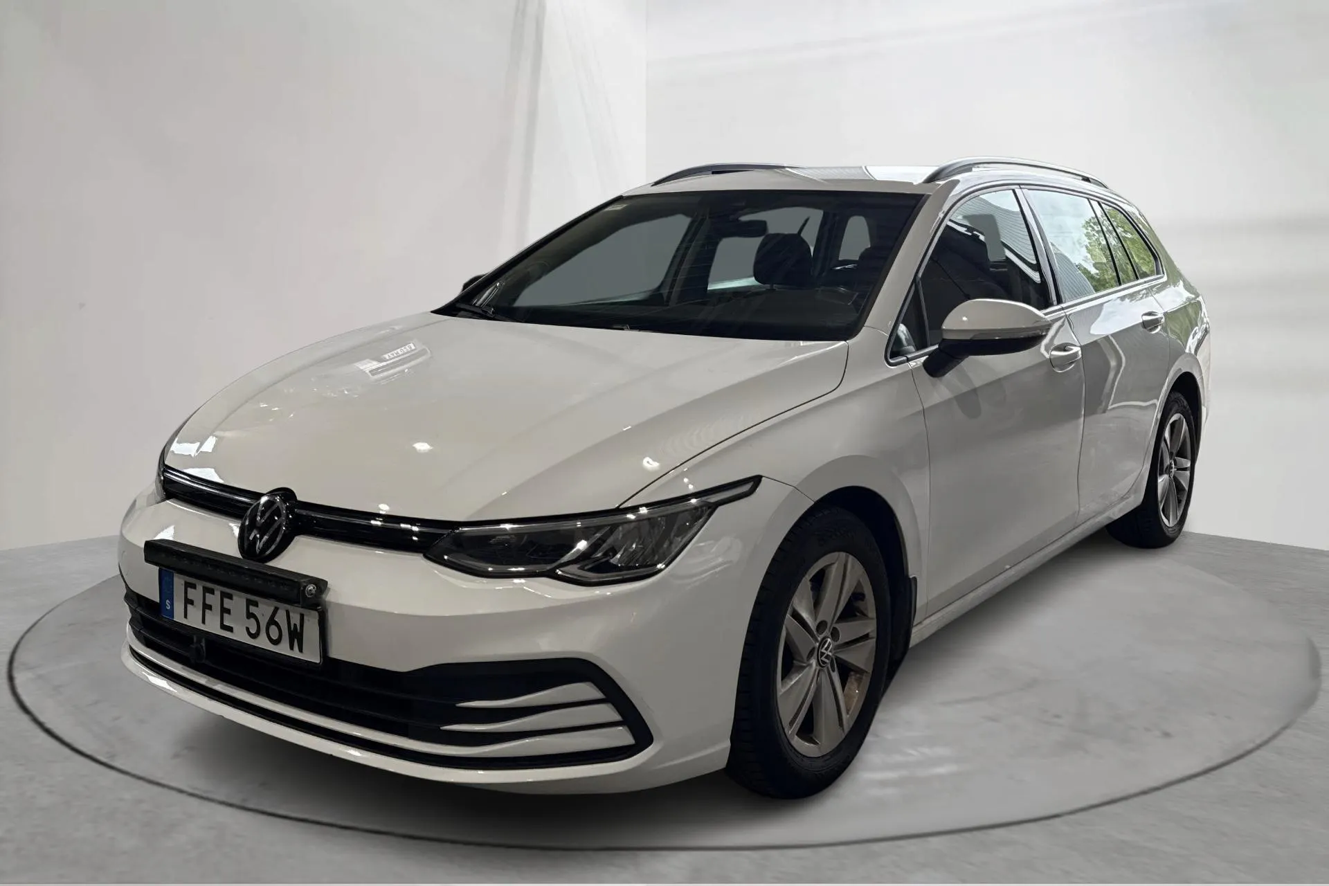 Presentation photo 1 of 13: VW Golf VIII 1.5 TGI Sportscombi (130hk) - 90 630 km - Automatic - white - 2023