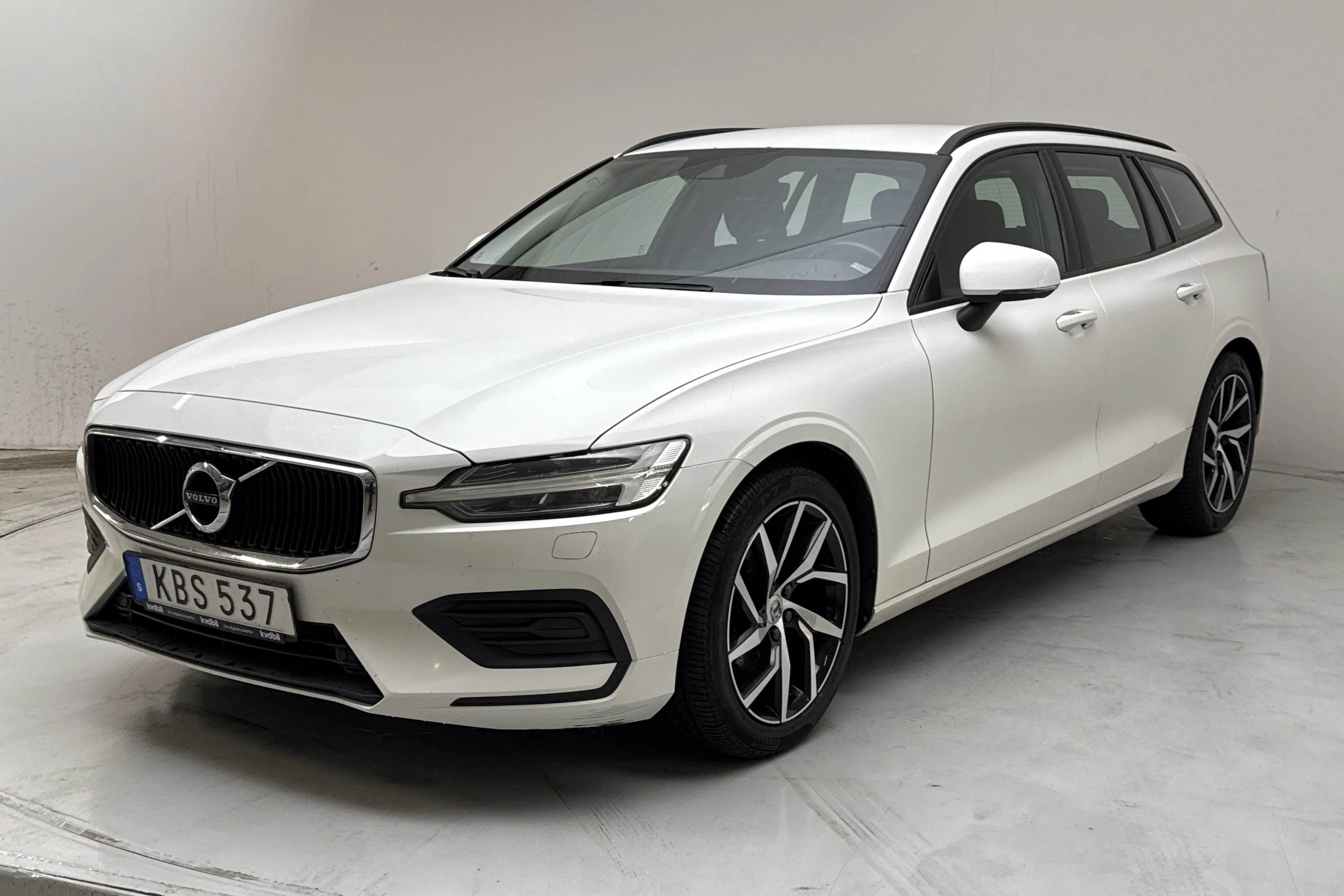 Presentation photo 1 of 15: Volvo V60 D3 (150hk) - 240 180 km - Manual - white - 2019