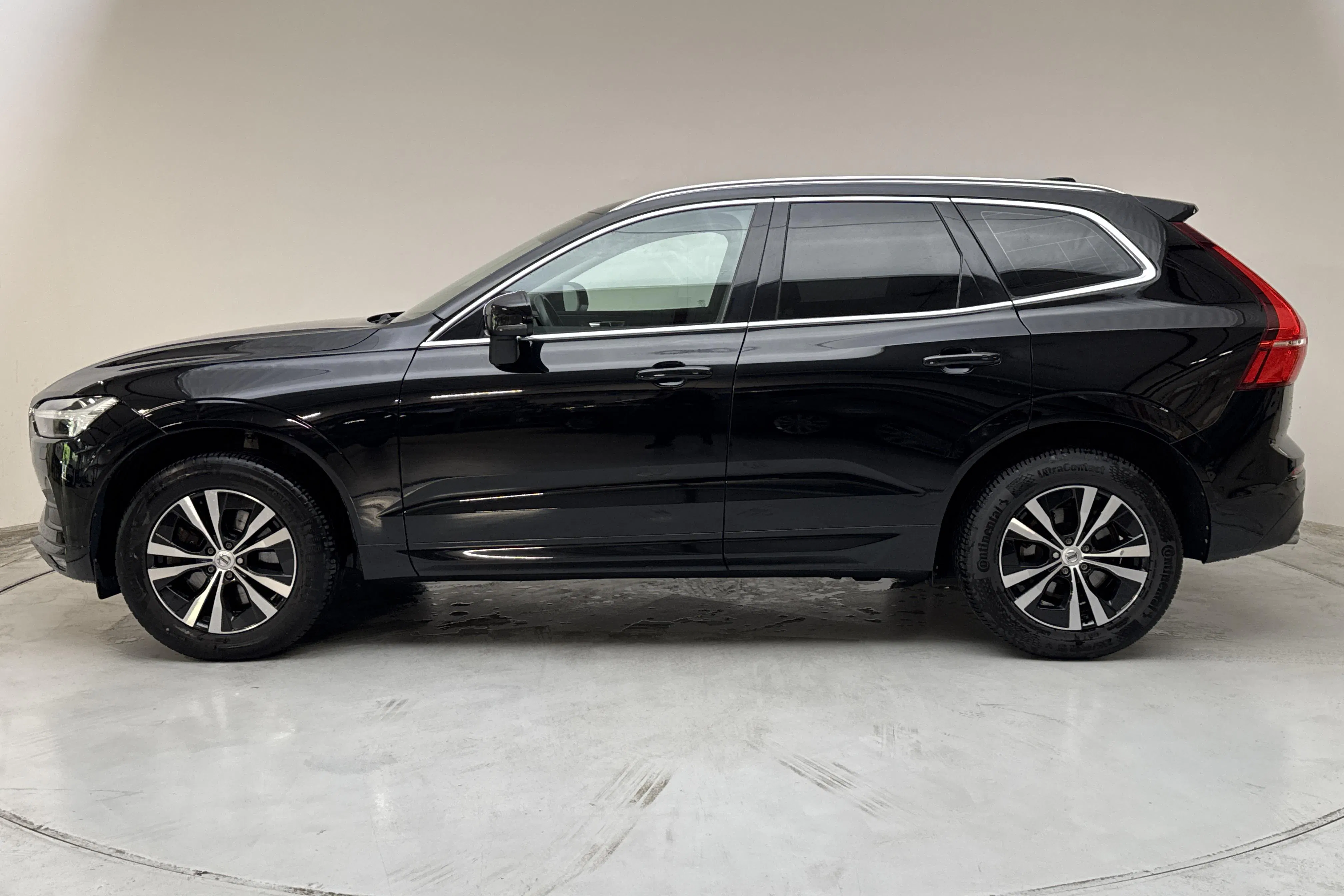 Presentation photo 2 of 14: Volvo XC60 B5 2WD Mildhybrid, Bensin (250hk) - 92 240 km - Automatic - black - 2021