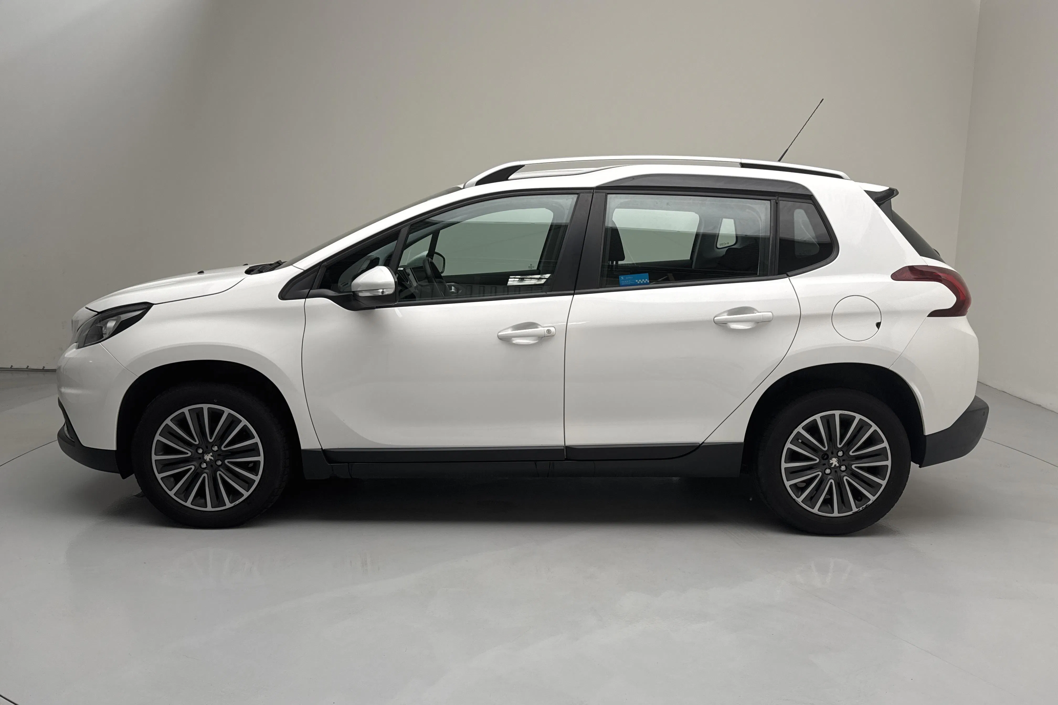 Presentationsfoto 2 av 13: Peugeot 2008 1.2 PureTech (110hk) - 8 709 mil - Automat - 2018