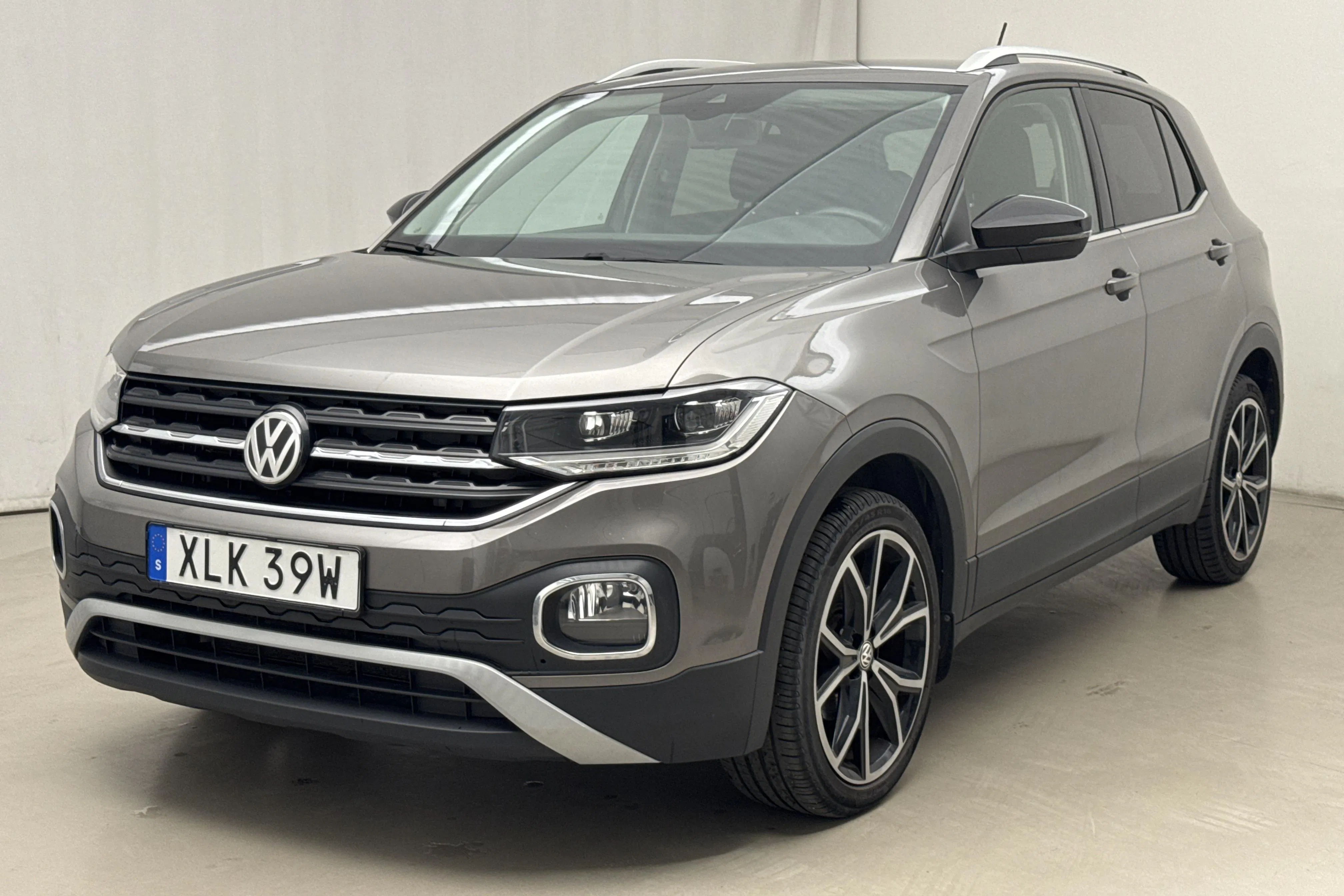 Presentation photo 1 of 15: VW T-Cross 1.0 TSI (115hk) - 61 510 km - Automatic - gray - 2020