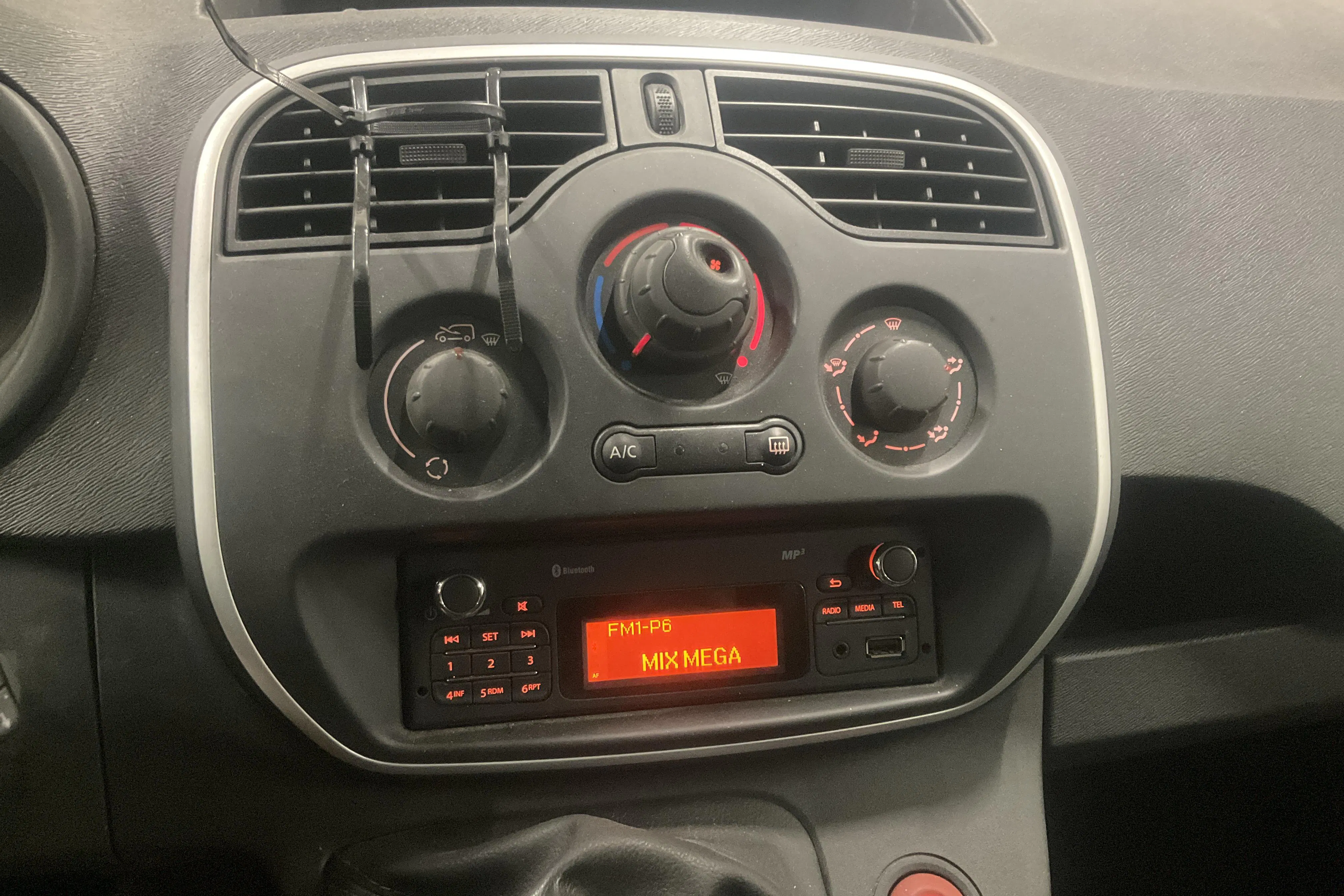 Presentation photo 14 of 14: Renault Kangoo 1.5 dCi Skåp (90hk) - 93 440 km - Manual - white - 2017