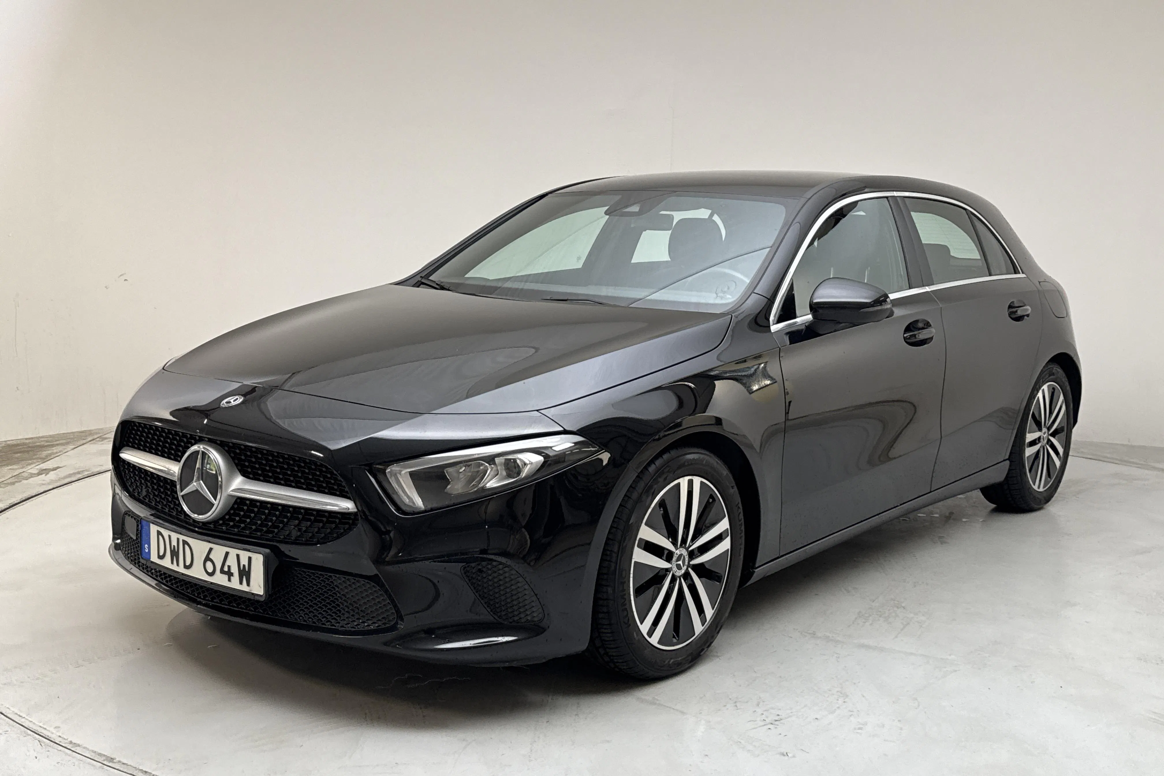 Presentationsfoto 1 av 13: Mercedes A 180 5dr W177 (136hk) - 13 851 mil - Automat - svart - 2019