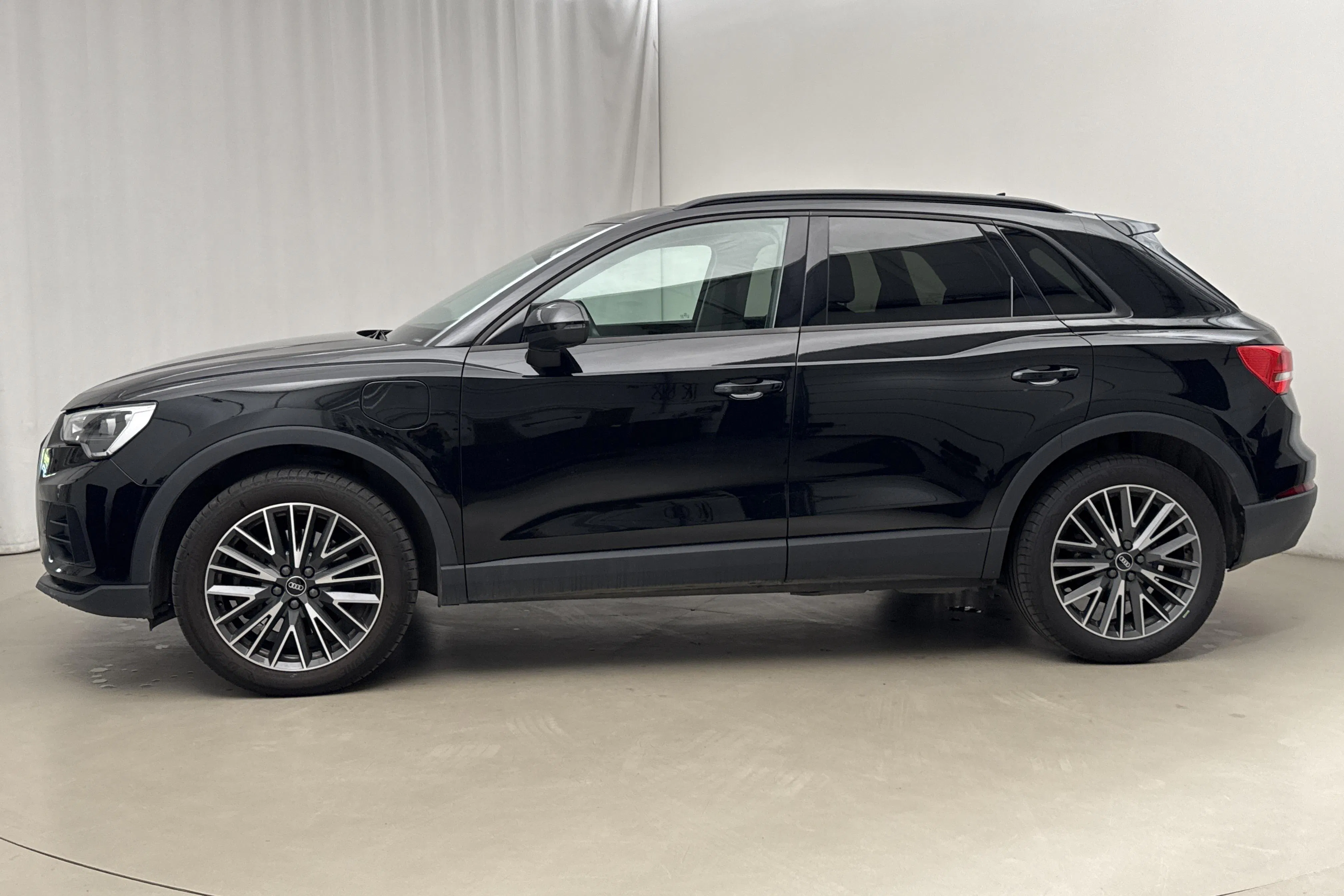 Presentation photo 2 of 21: Audi Q3 45 TFSI e (245hk) - 84 370 km - Automatic - black - 2023