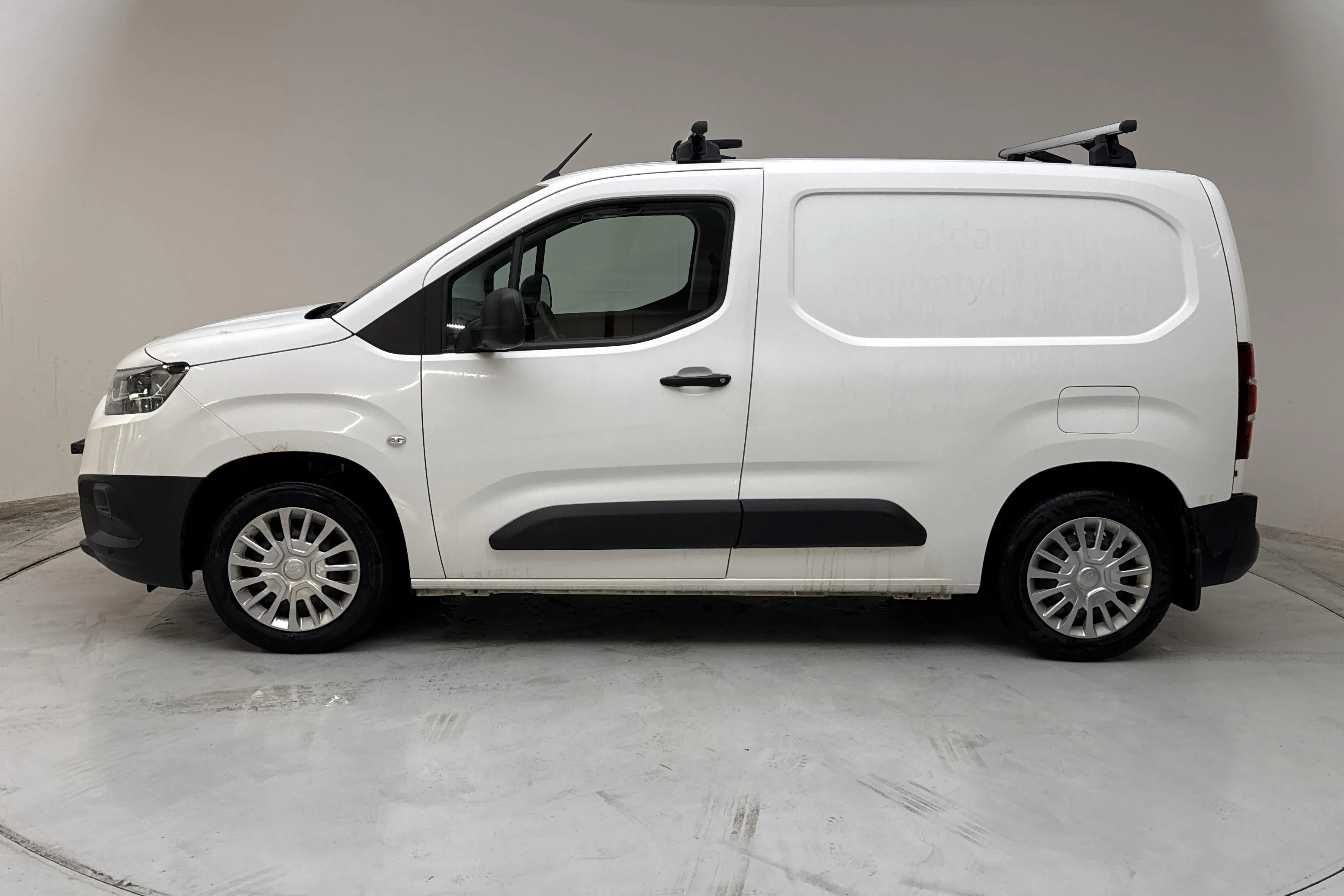 Presentation photo 2 of 13: Toyota PROACE CITY 1.2T (110hk) - 78 510 km - Manual - white - 2021