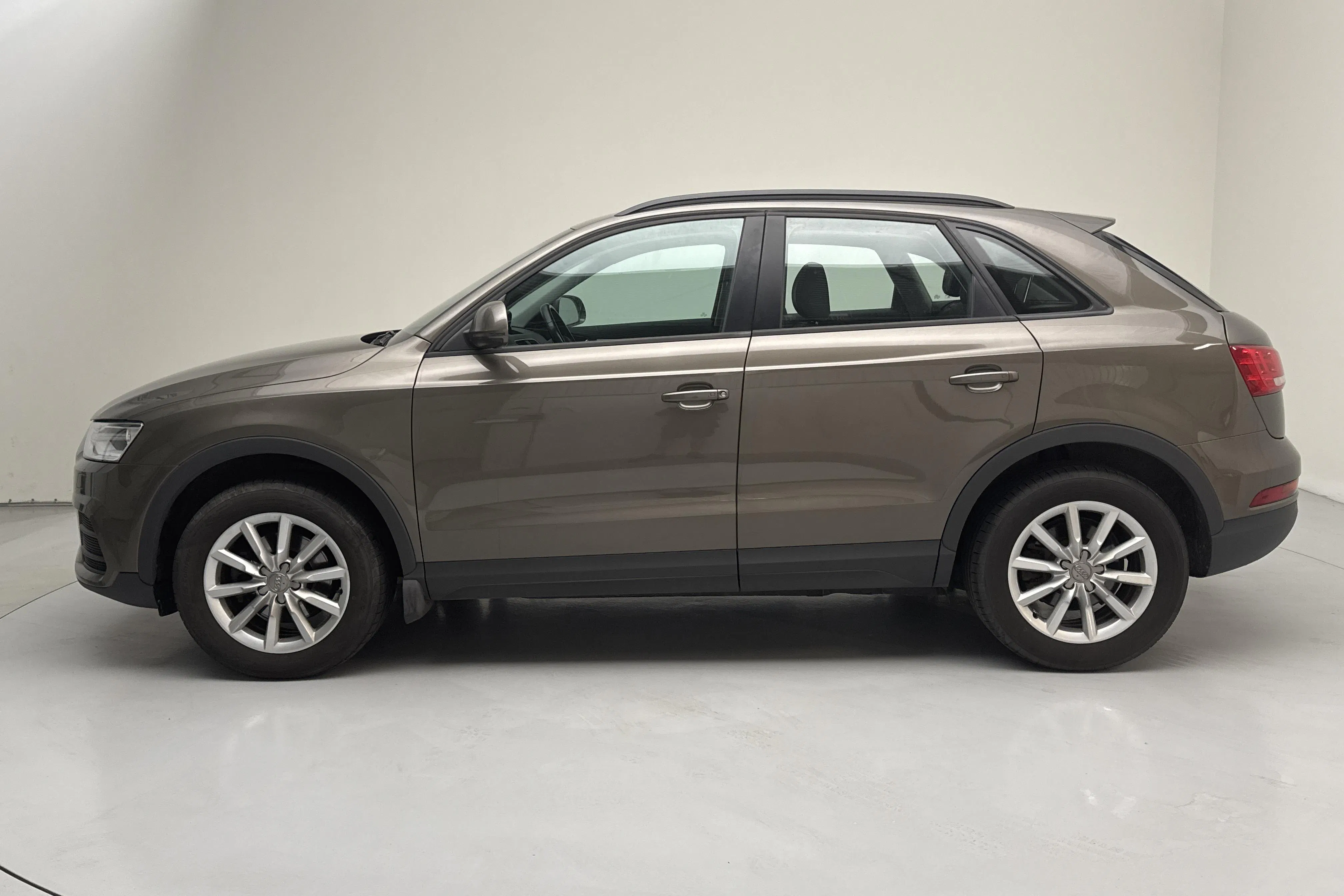 Presentation photo 2 of 12: Audi Q3 2.0 TDI quattro (150hk) - 131 890 km - Automatic - brown - 2015