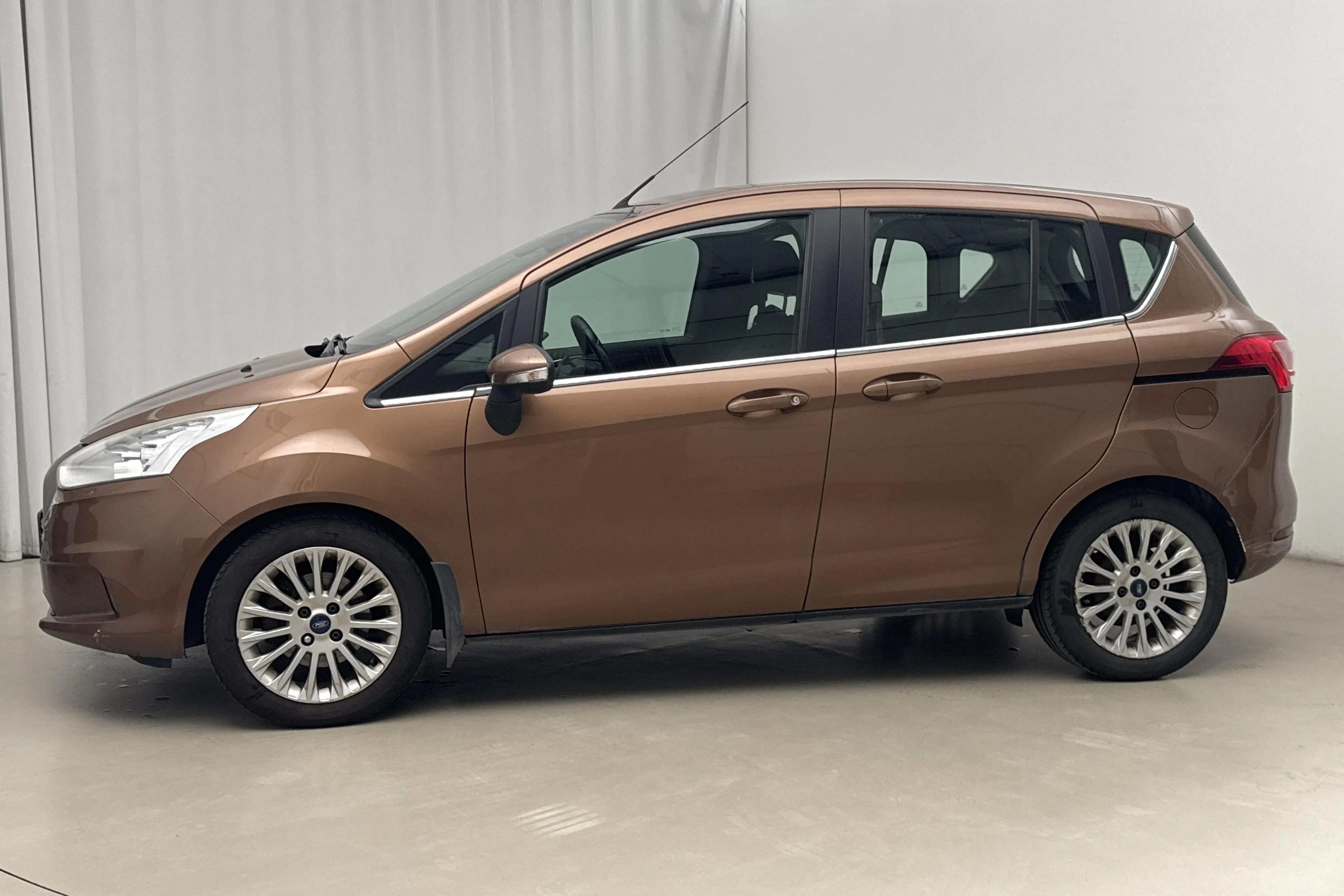 Presentationsfoto 2 av 14: Ford B-Max 1.4 Duratec (90hk) - 15 718 mil - Manuell - brun - 2013