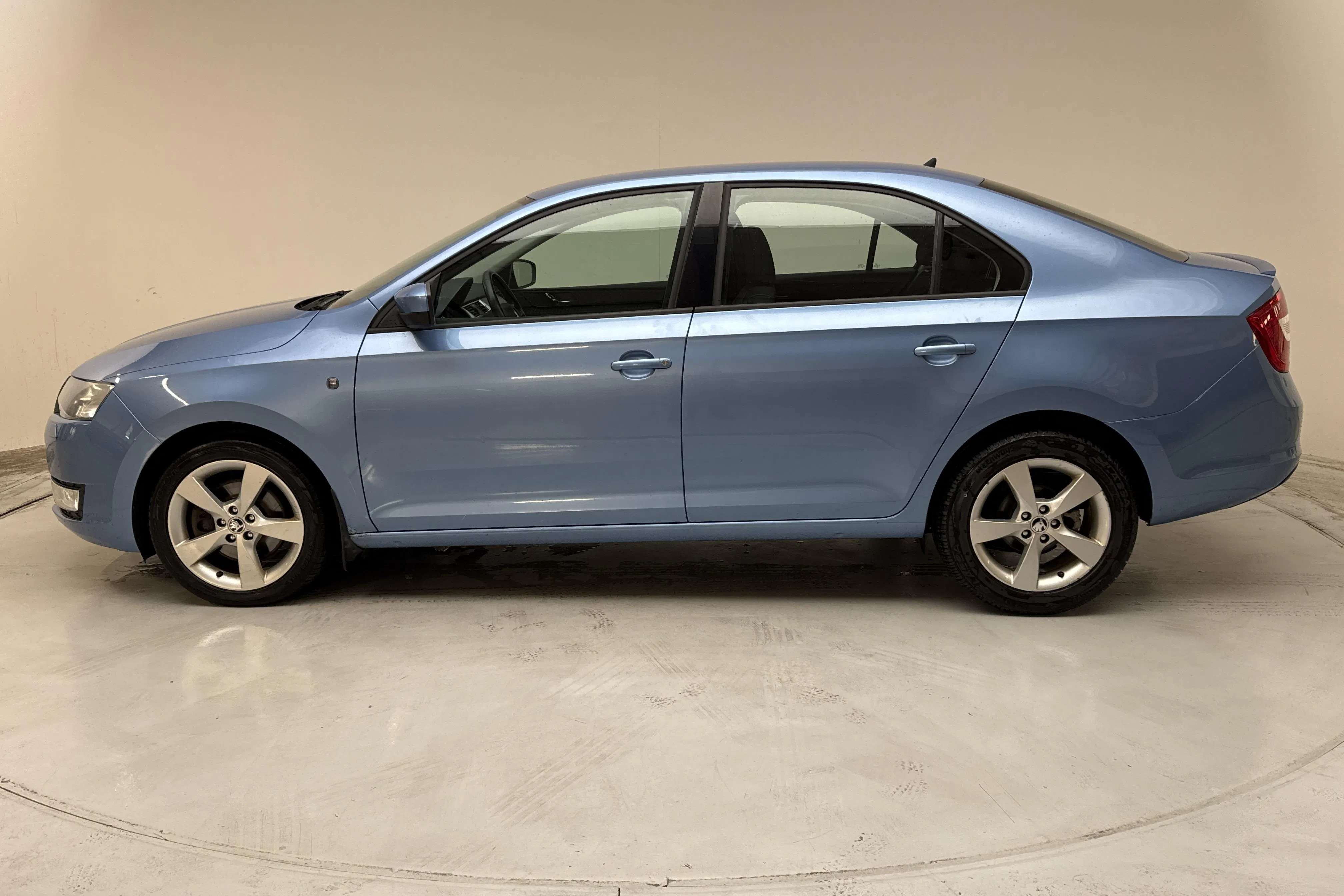Presentation photo 2 of 12: Skoda Rapid 1.4 TSI (122hk) - 158 140 km - Automatic - blue - 2014