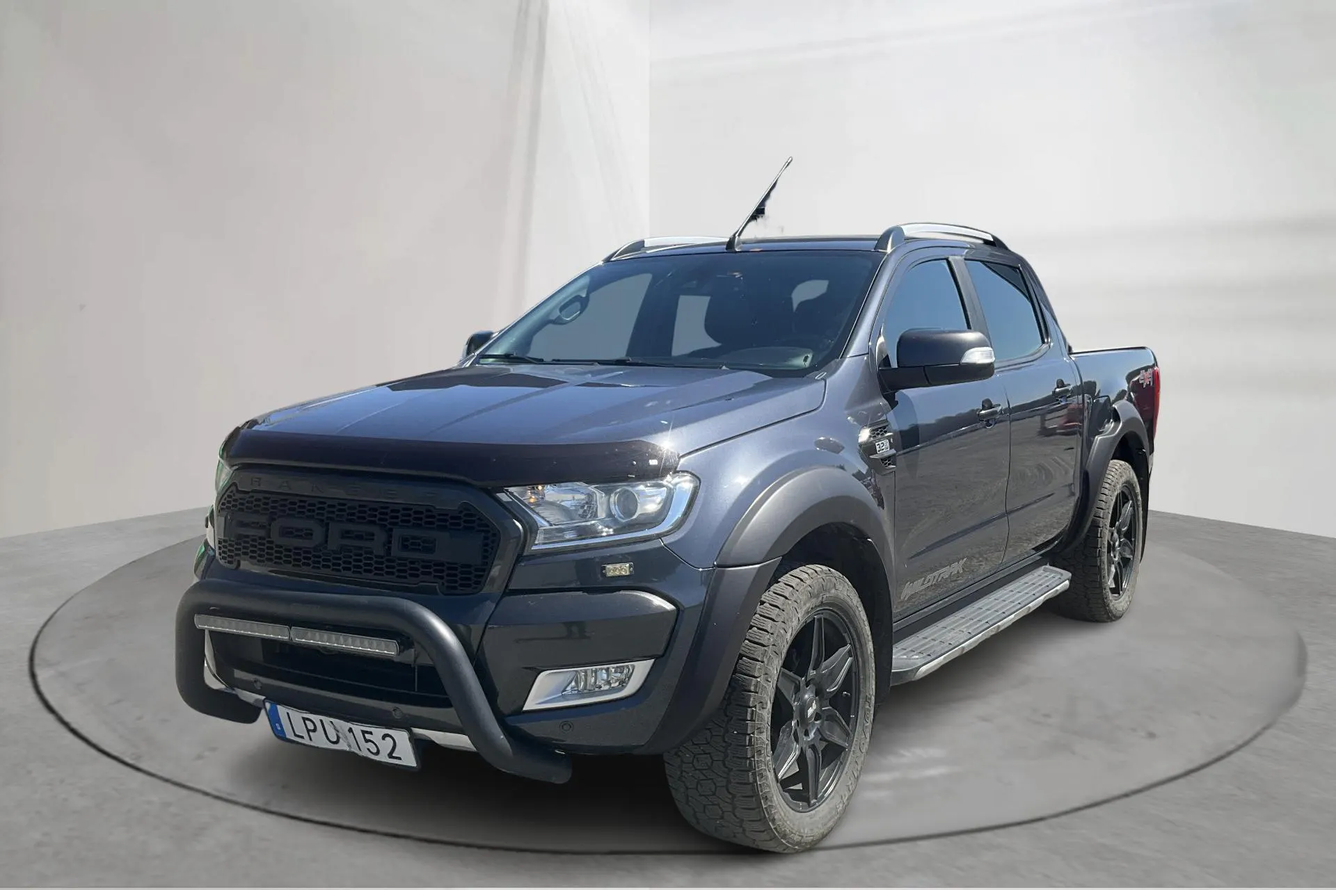 Presentationsfoto 1 av 14: Ford Ranger 3.2 TDCi 4WD (200hk) - 17 445 mil - Automat - grå - 2018