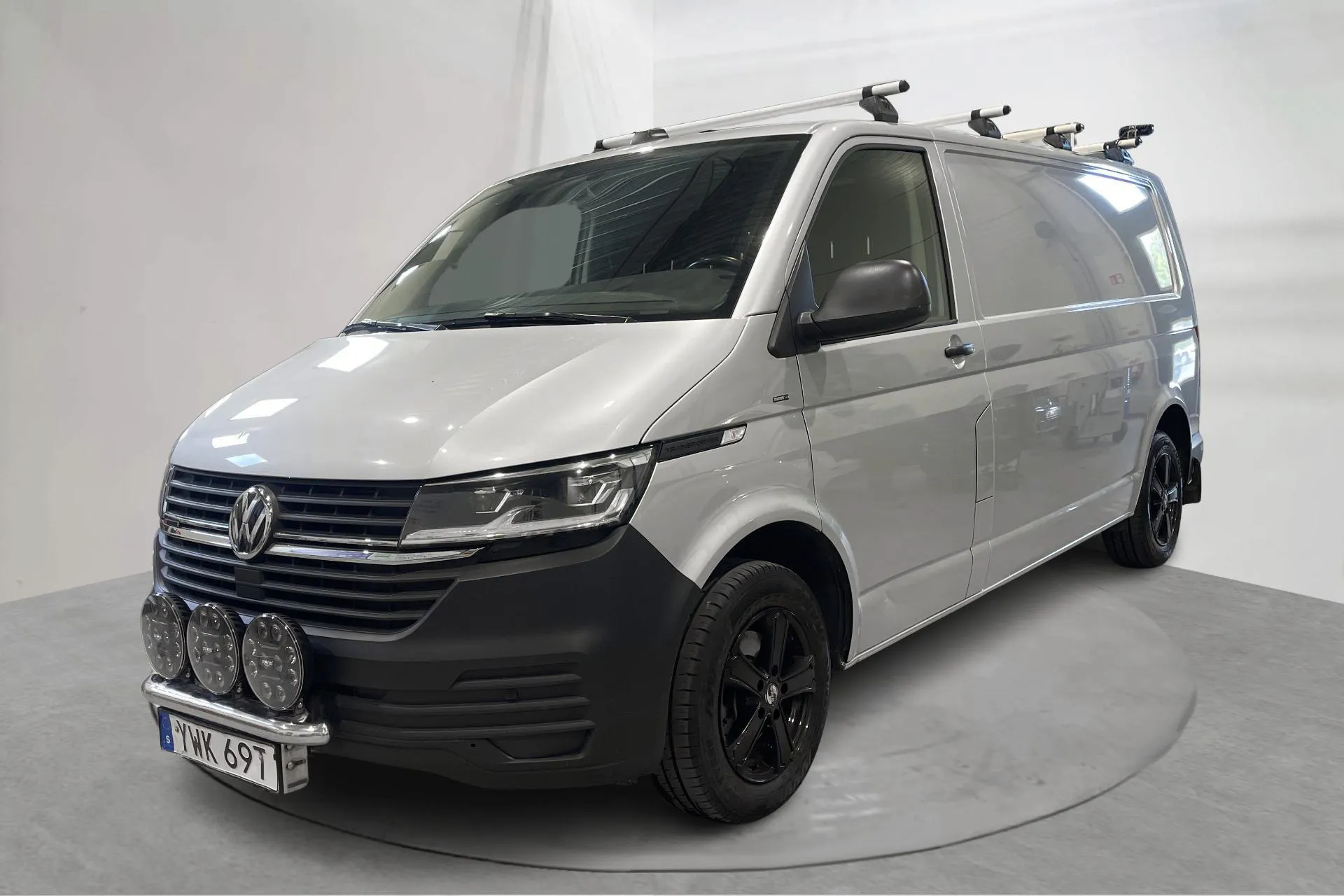 Presentationsfoto 1 av 17: VW Transporter T6.1 Skåp TDI 4MOTION (150hk) - 12 618 mil - Automat - silver - 2024