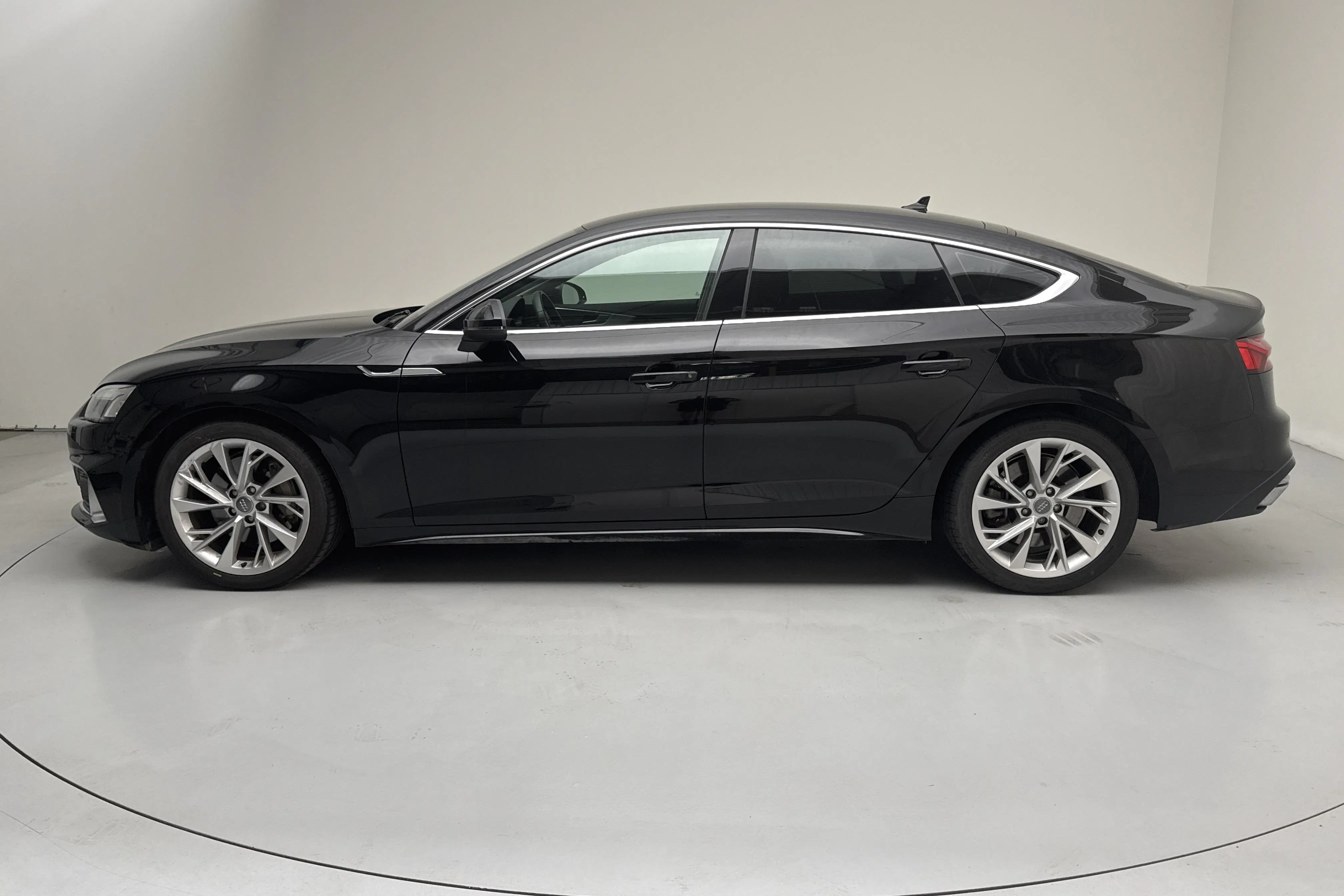 Presentation photo 2 of 15: Audi A5 Sportback 45 TFSI quattro (245hk) - 56 700 km - Automatic - black - 2020