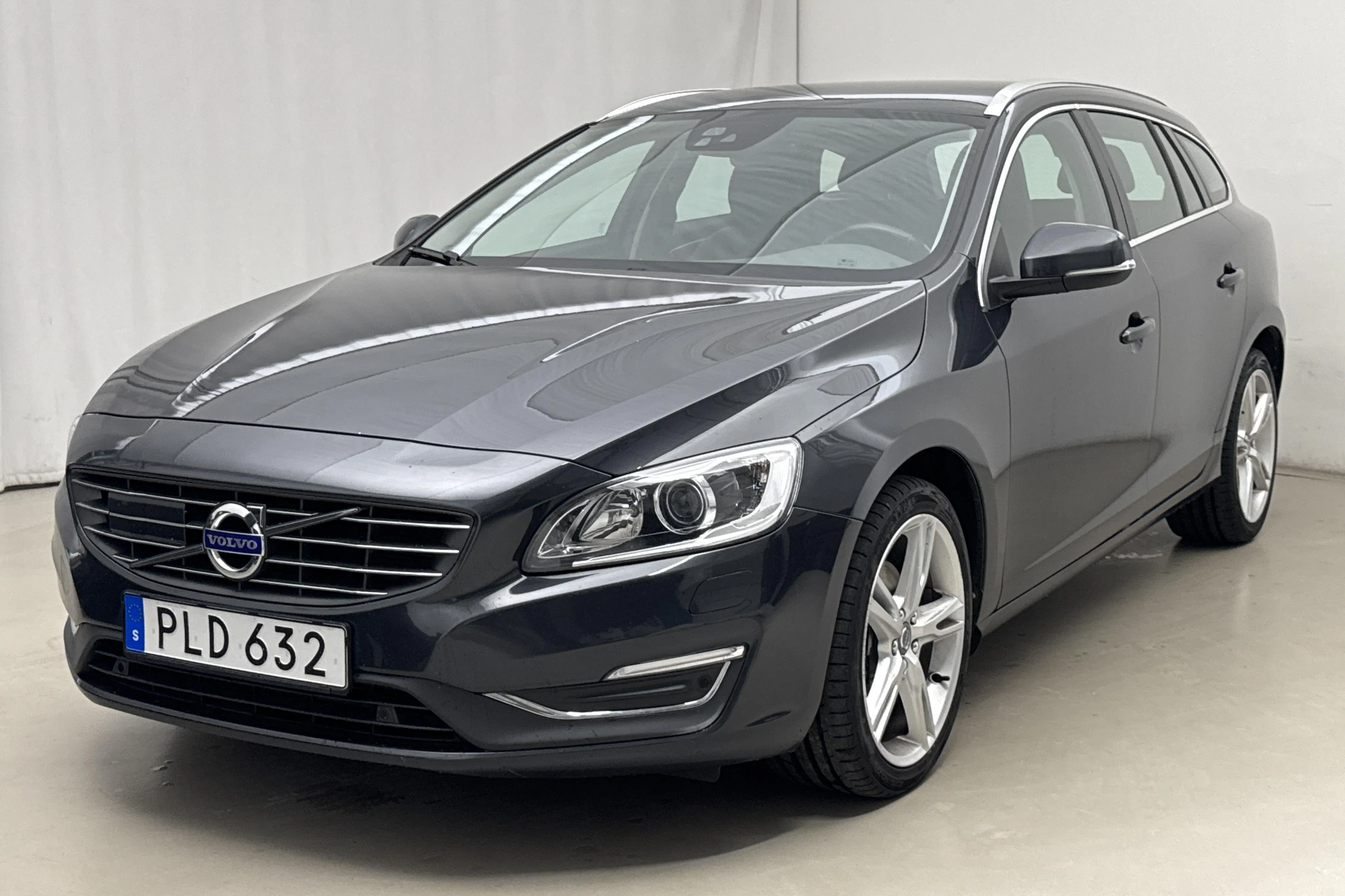 Presentation photo 1 of 20: Volvo V60 D4 (190hk) - 114 750 km - Automatic - gray - 2018