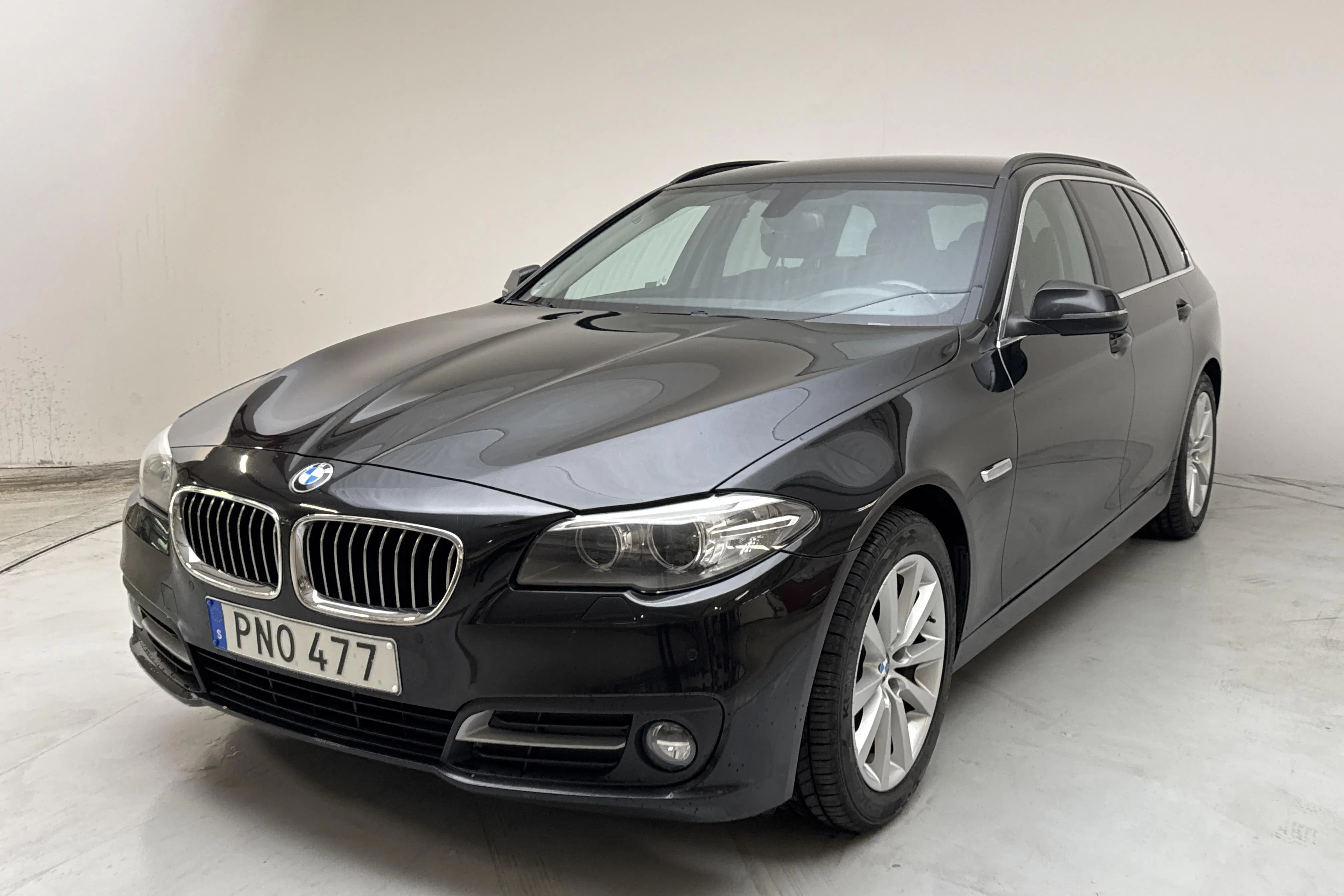 Presentation photo 1 of 13: BMW 520d xDrive Touring, F11 (190hk) - 136 490 km - Automatic - black - 2017
