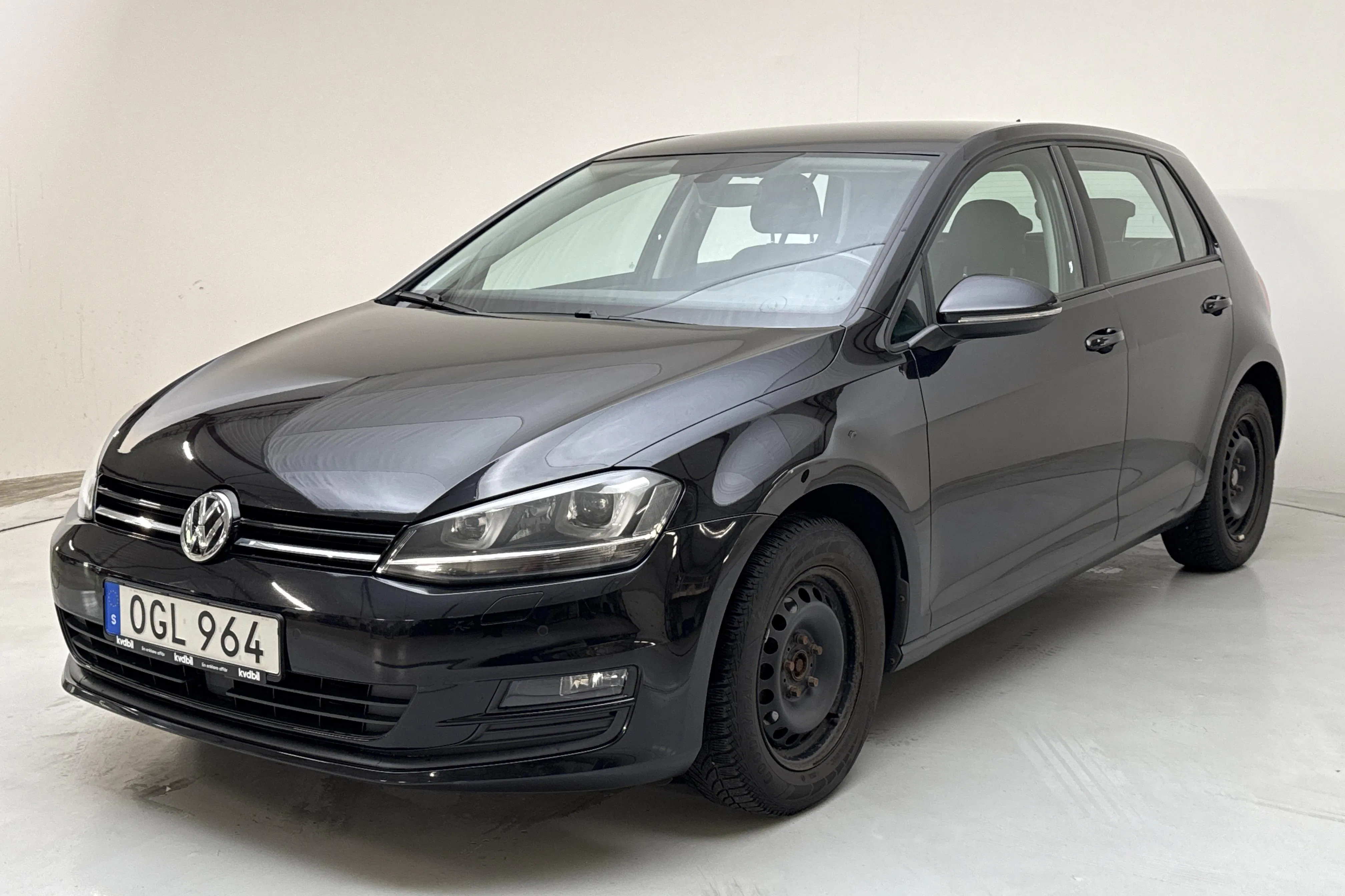 Presentationsfoto 1 av 12: VW Golf VII 1.2 TSI 5dr (110hk) - 12 697 mil - Manuell - svart - 2017