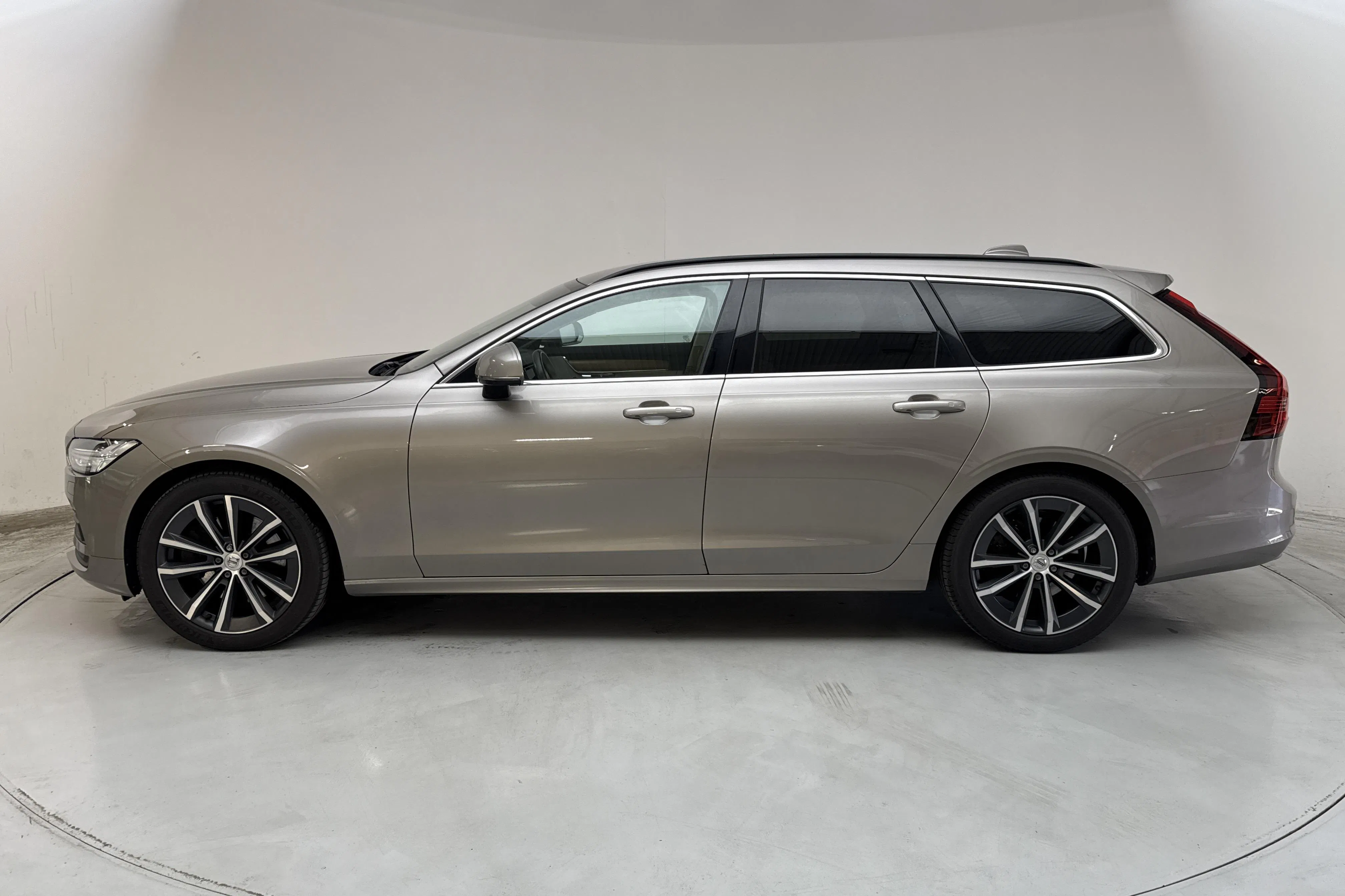 Presentation photo 2 of 14: Volvo V90 B4 Mildhybrid, Diesel (190hk) - 135 430 km - Automatic - gray - 2022