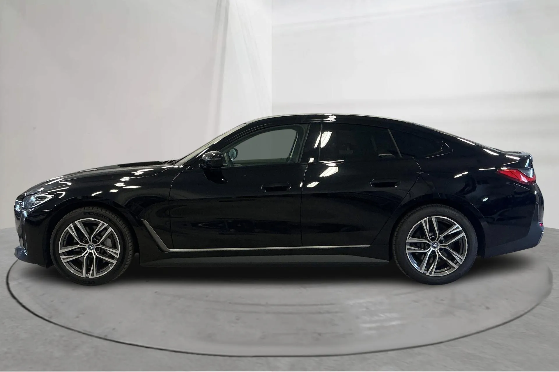 Presentation photo 2 of 19: BMW i4 eDrive40, G26 (340hk) - 138 000 km - Automatic - black - 2024