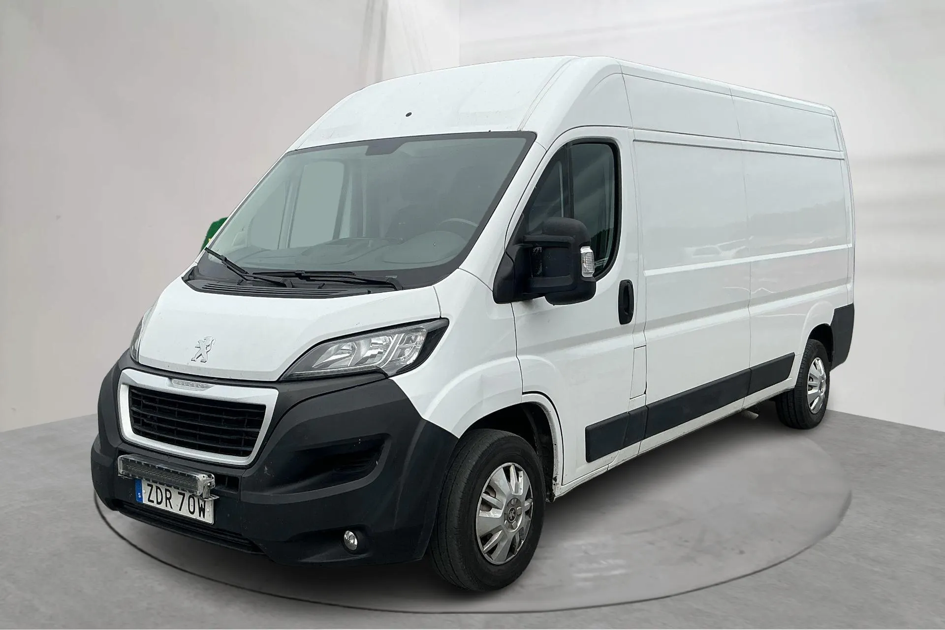Presentationsfoto 1 av 17: Peugeot Boxer 335 2.0 BlueHDi Skåp (140hk) - 21 644 mil - Manuell - vit - 2023