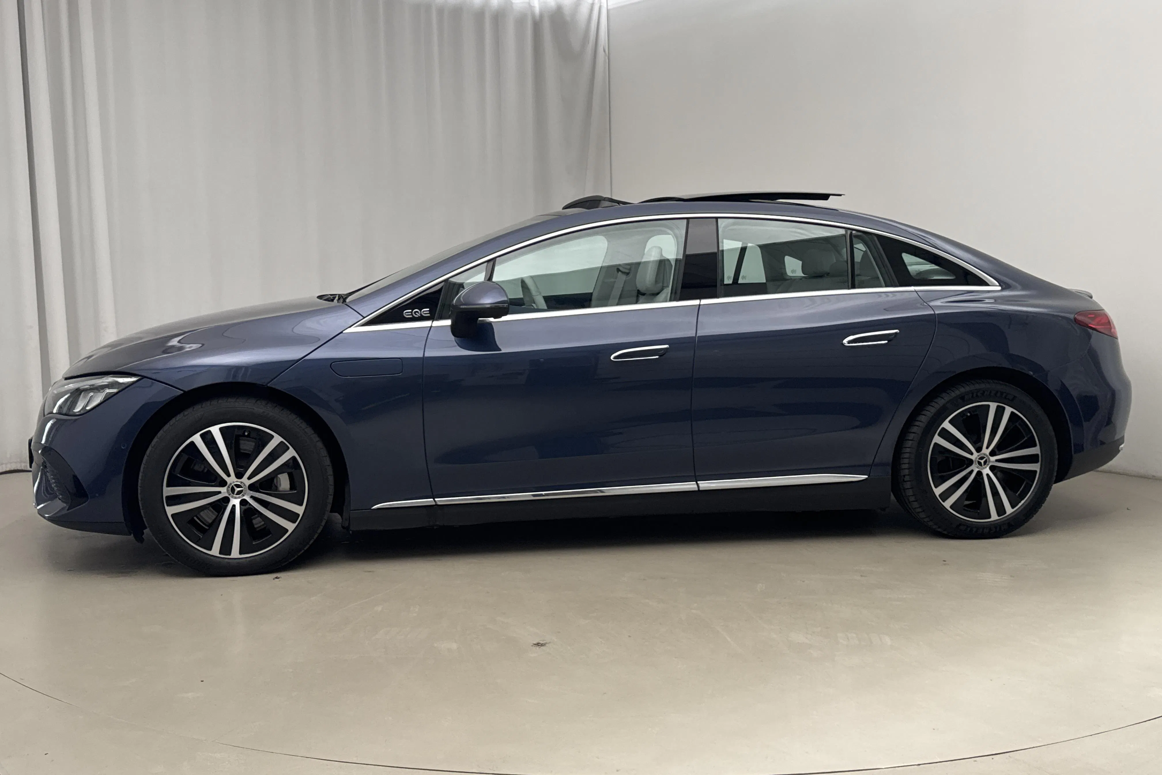 Presentation photo 2 of 24: Mercedes EQE 300 V295 (245hk) - 41 120 km - Automatic - blue - 2023
