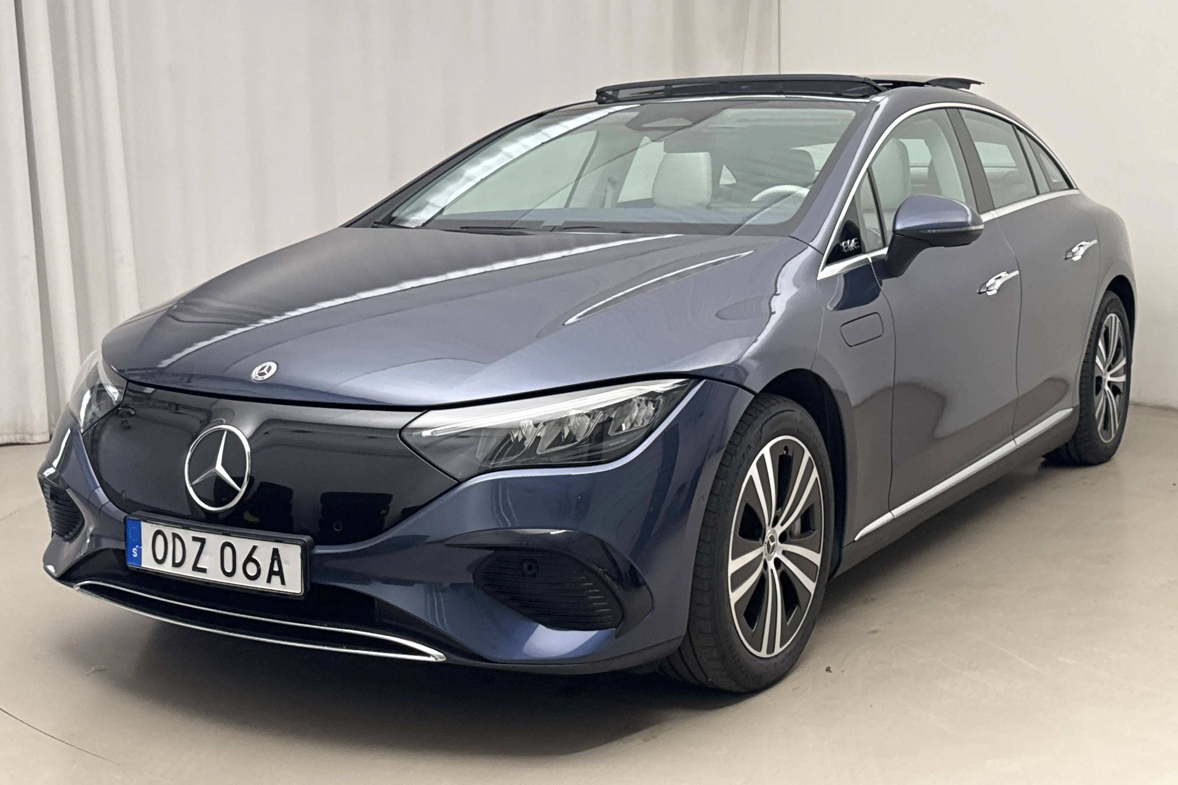 Presentation photo 1 of 24: Mercedes EQE 300 V295 (245hk) - 41 120 km - Automatic - blue - 2023