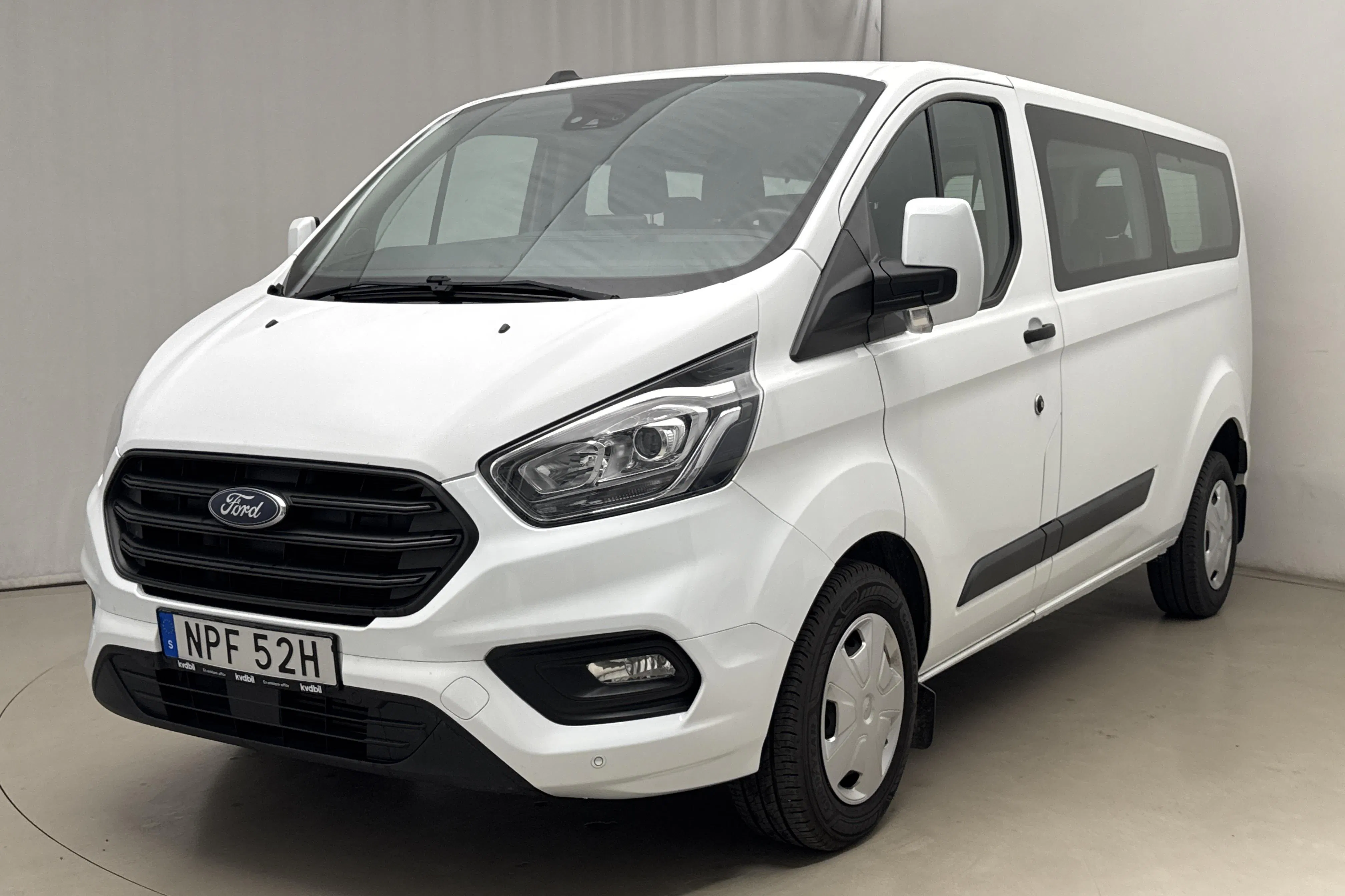 Presentationsfoto 1 av 19: Ford Transit Custom 320 Kombi (130hk) - 4 672 mil - Automat - vit - 2021