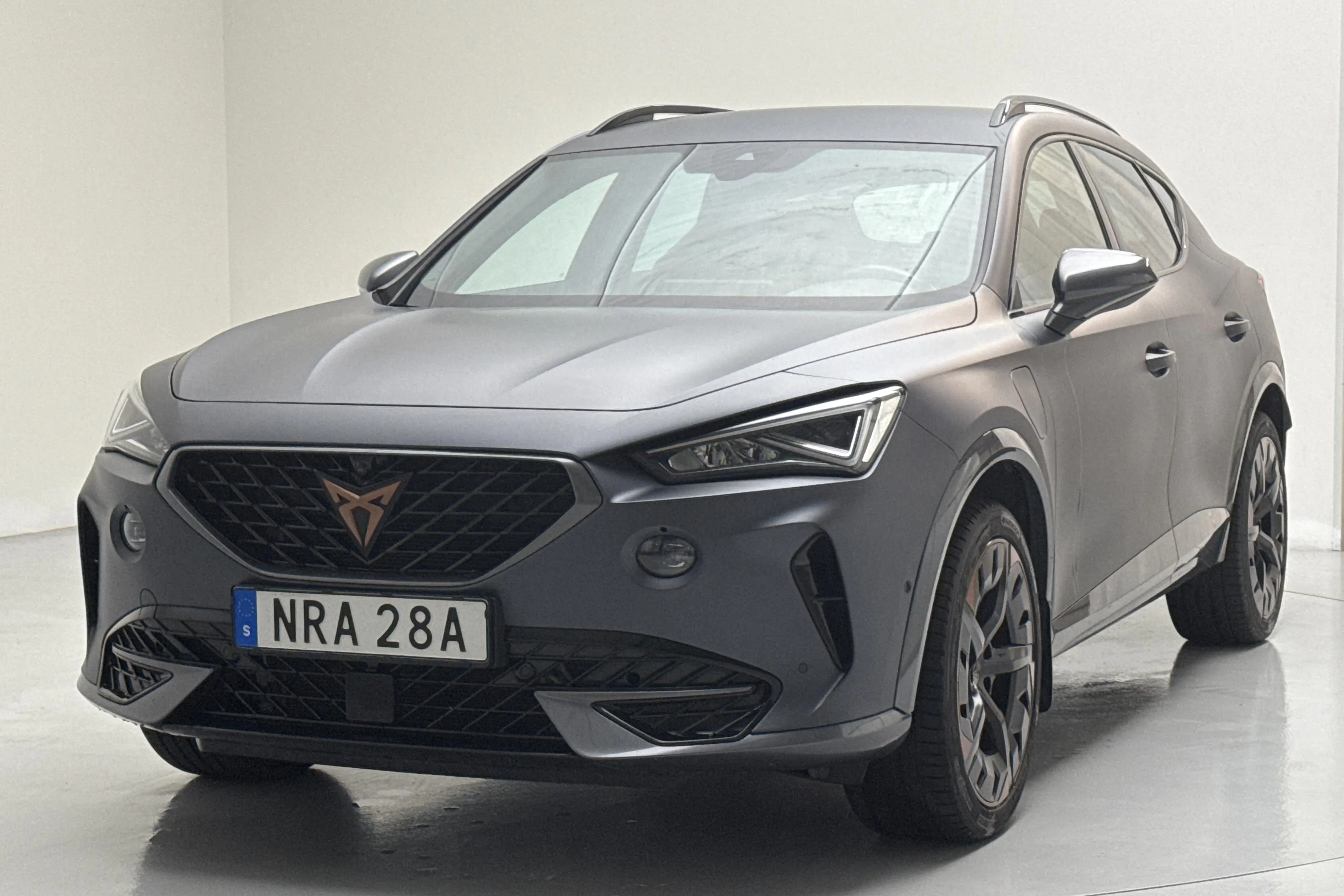 Presentationsfoto 1 av 19: Cupra Formentor VZ 1.4 e-HYBRID (245hk) - 8 679 mil - Automat - grå - 2023