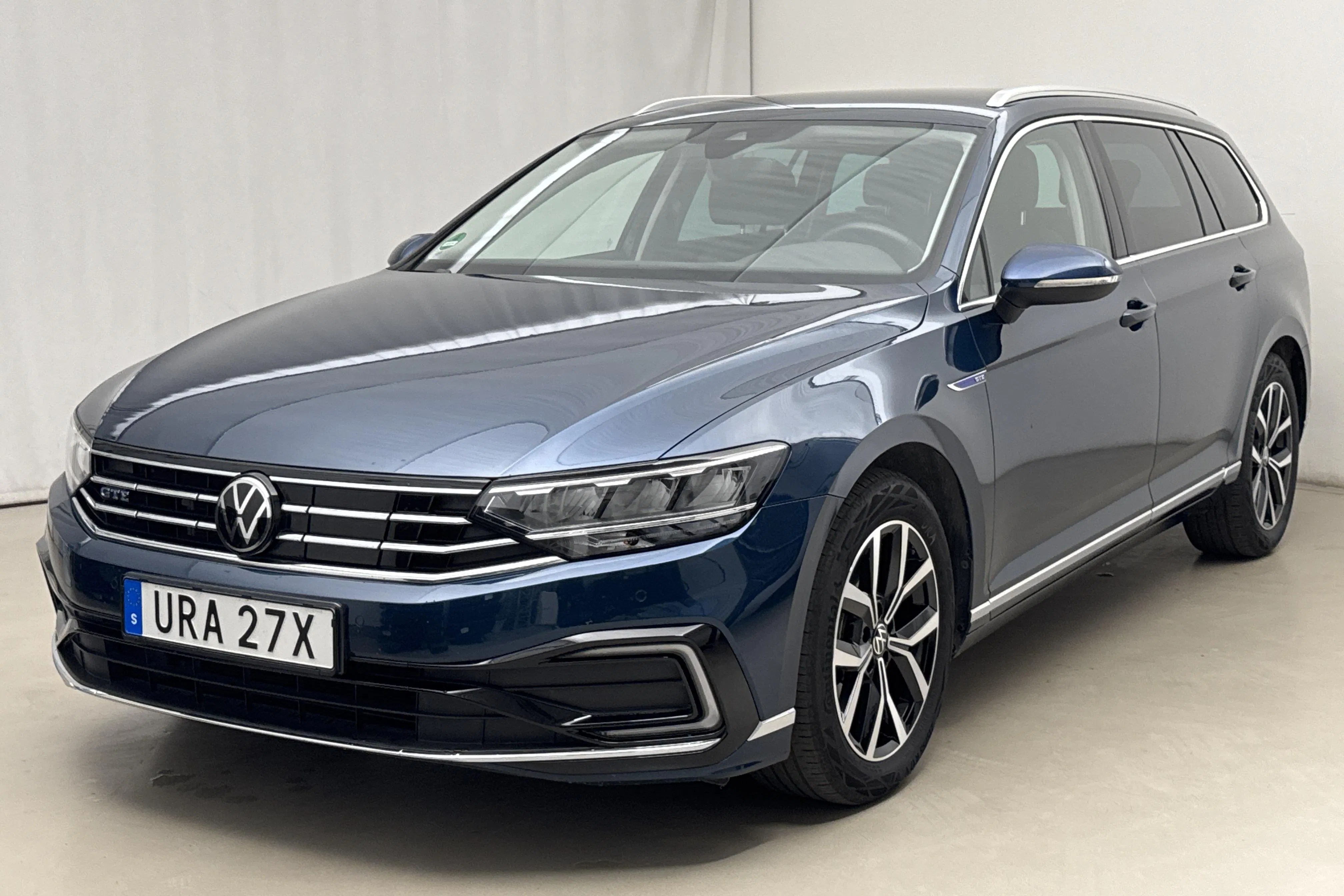 Presentation photo 1 of 26: VW Passat 1.4 GTE Sportscombi (218hk) - 33 670 km - Automatic - blue - 2023