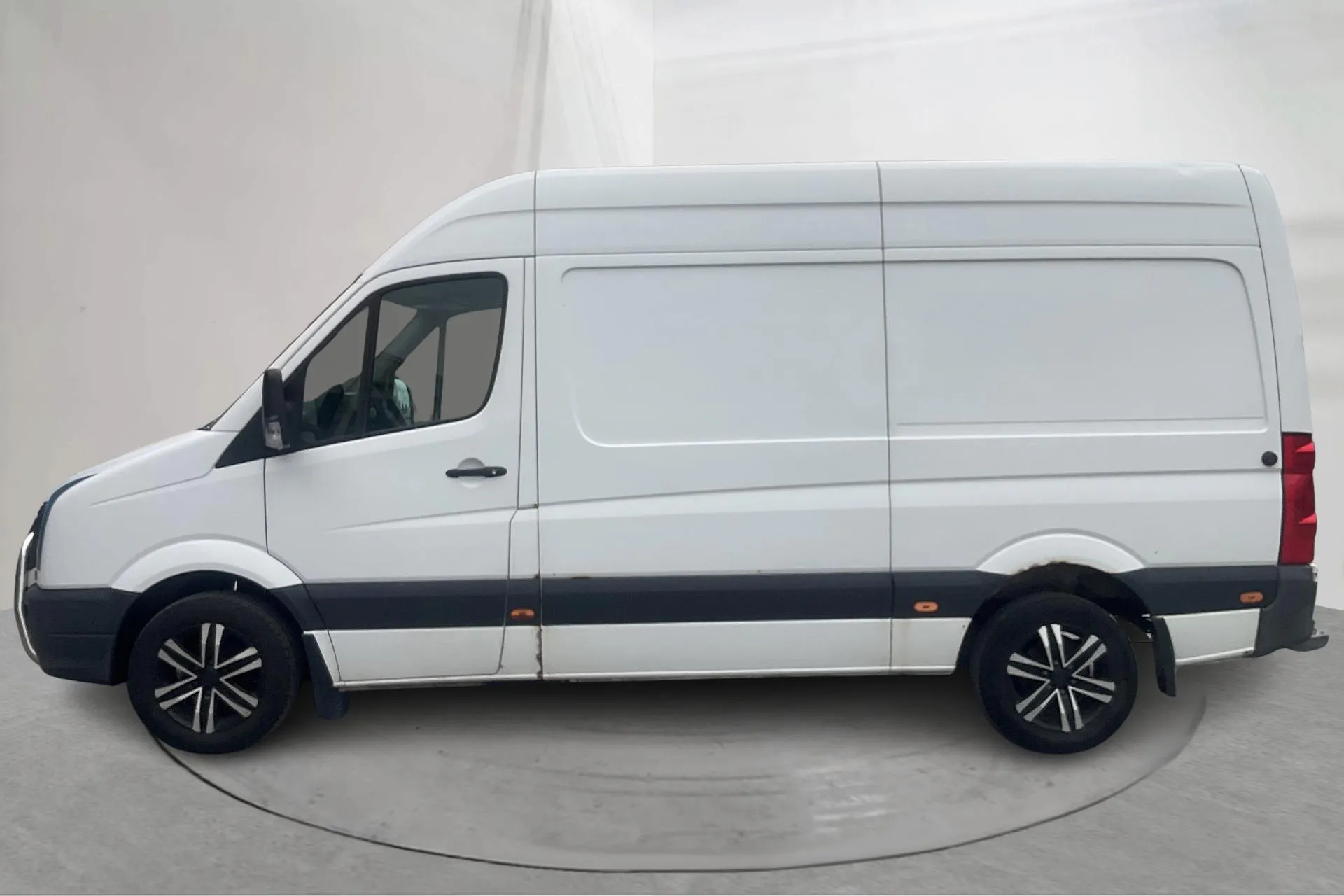 Presentationsfoto 2 av 17: VW Crafter 35 2.0 TDI Skåp (163hk) - 19 275 mil - Manuell - vit - 2016