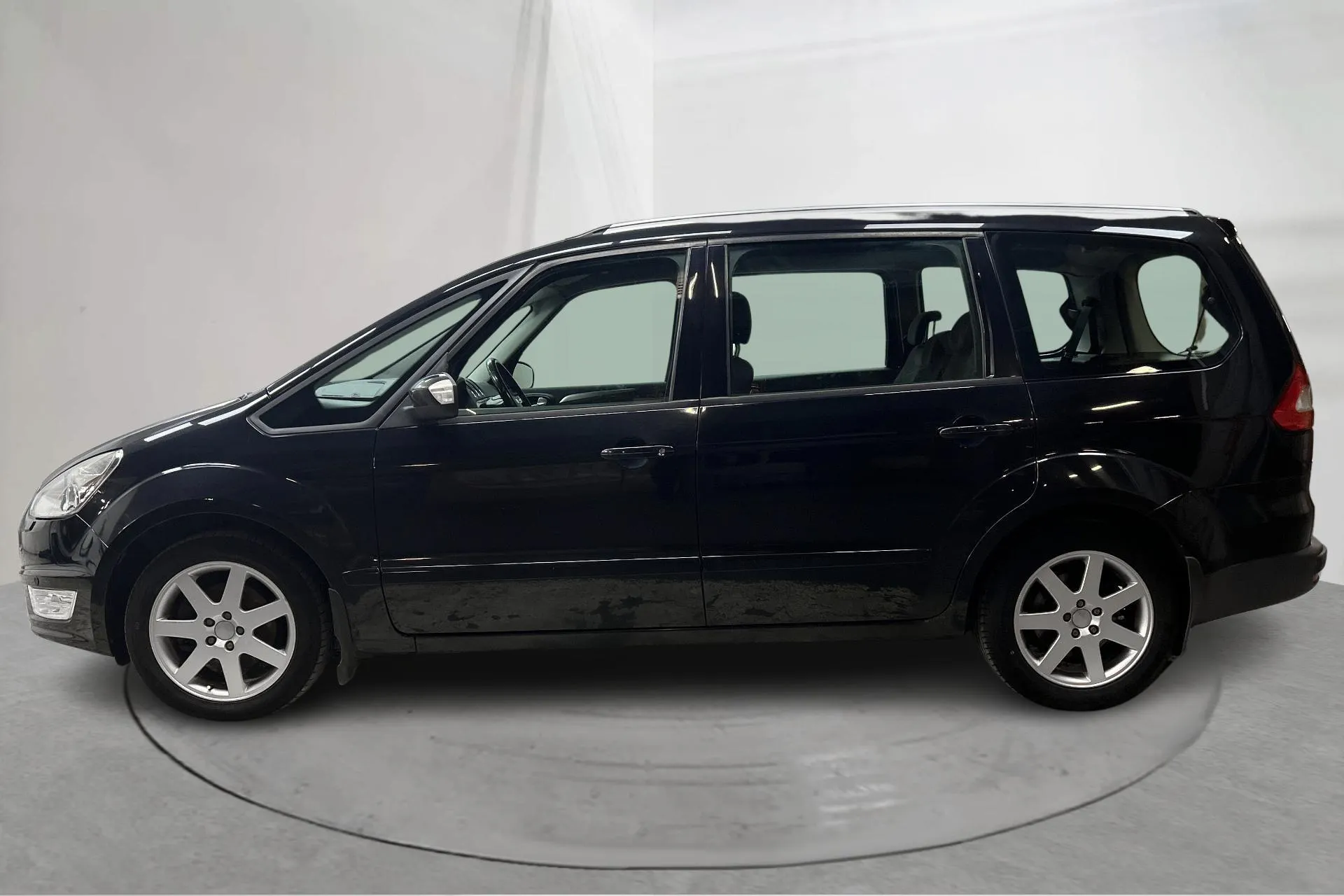 Presentationsfoto 2 av 15: Ford Galaxy 1.6 Duratorq TDCi (115hk) - 18 152 mil - Manuell - svart - 2014