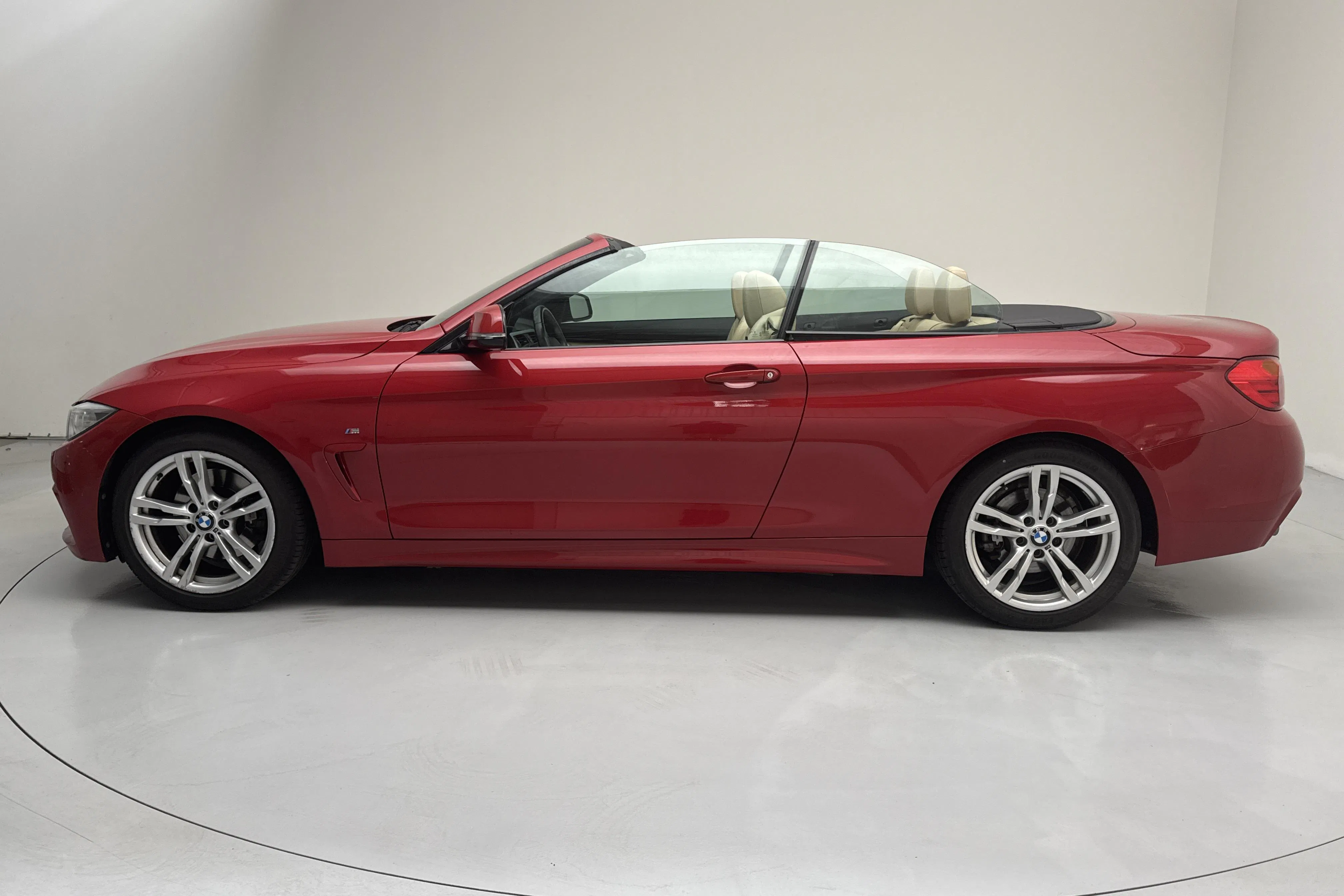Presentation photo 2 of 20: BMW 428i Cabriolet, F33 (245hk) - 71 940 km - Automatic - red - 2014