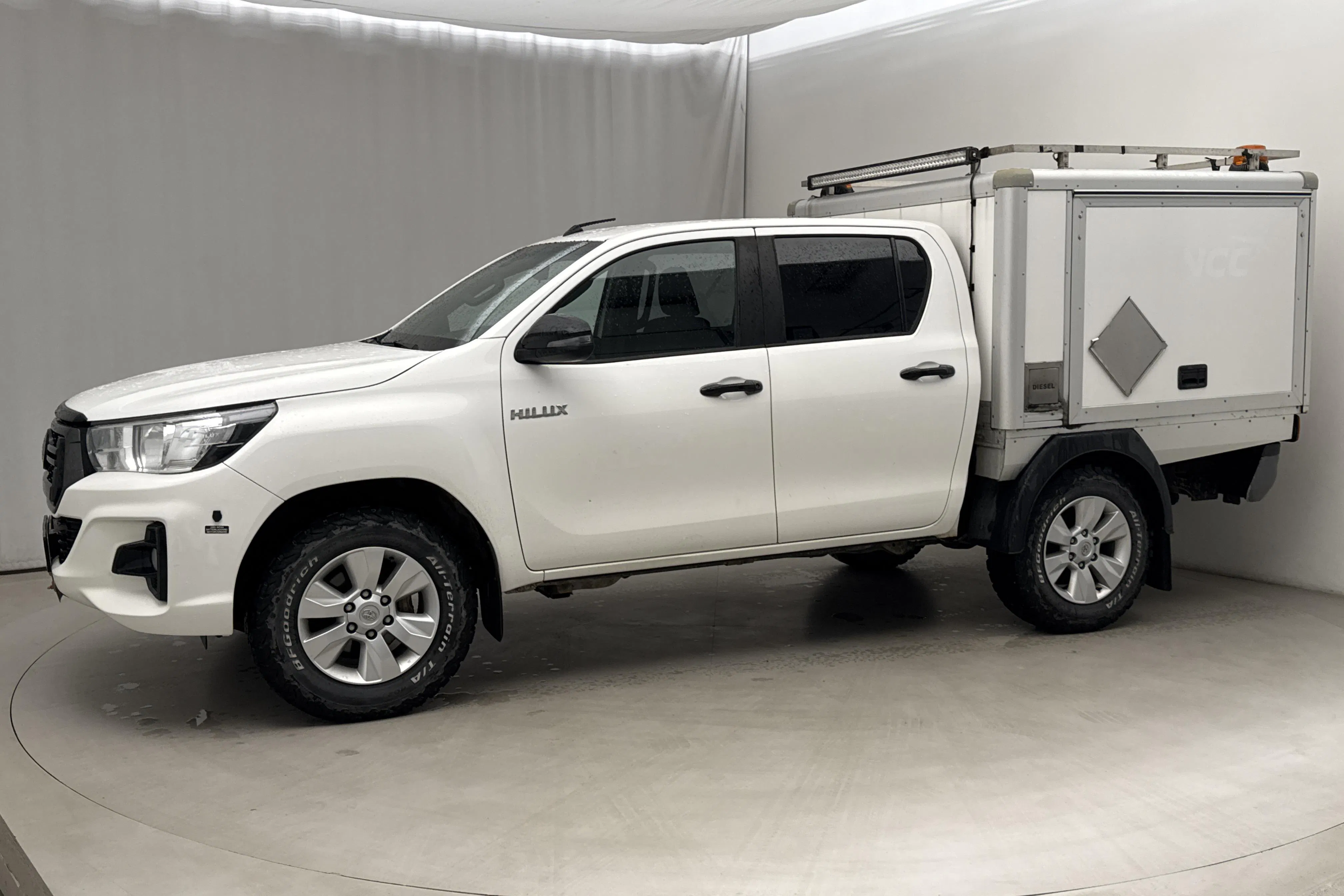 Presentationsfoto 2 av 14: Toyota Hilux 2.4 D 4WD (150hk) - 25 090 mil - Automat - vit - 2019