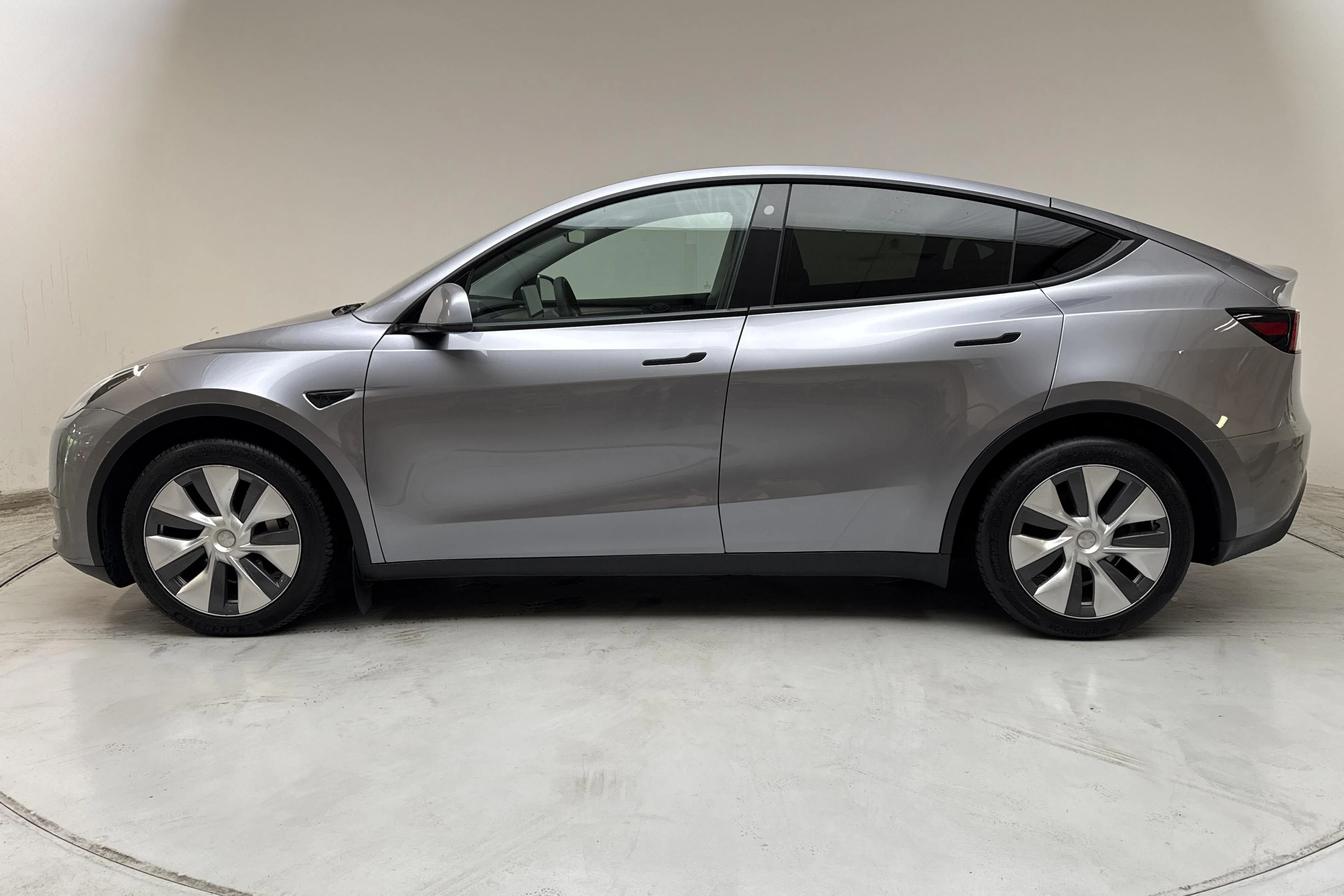 Presentationsfoto 2 av 17: Tesla Model Y Long Range Dual Motor AWD - 12 084 mil - Automat - grå - 2023