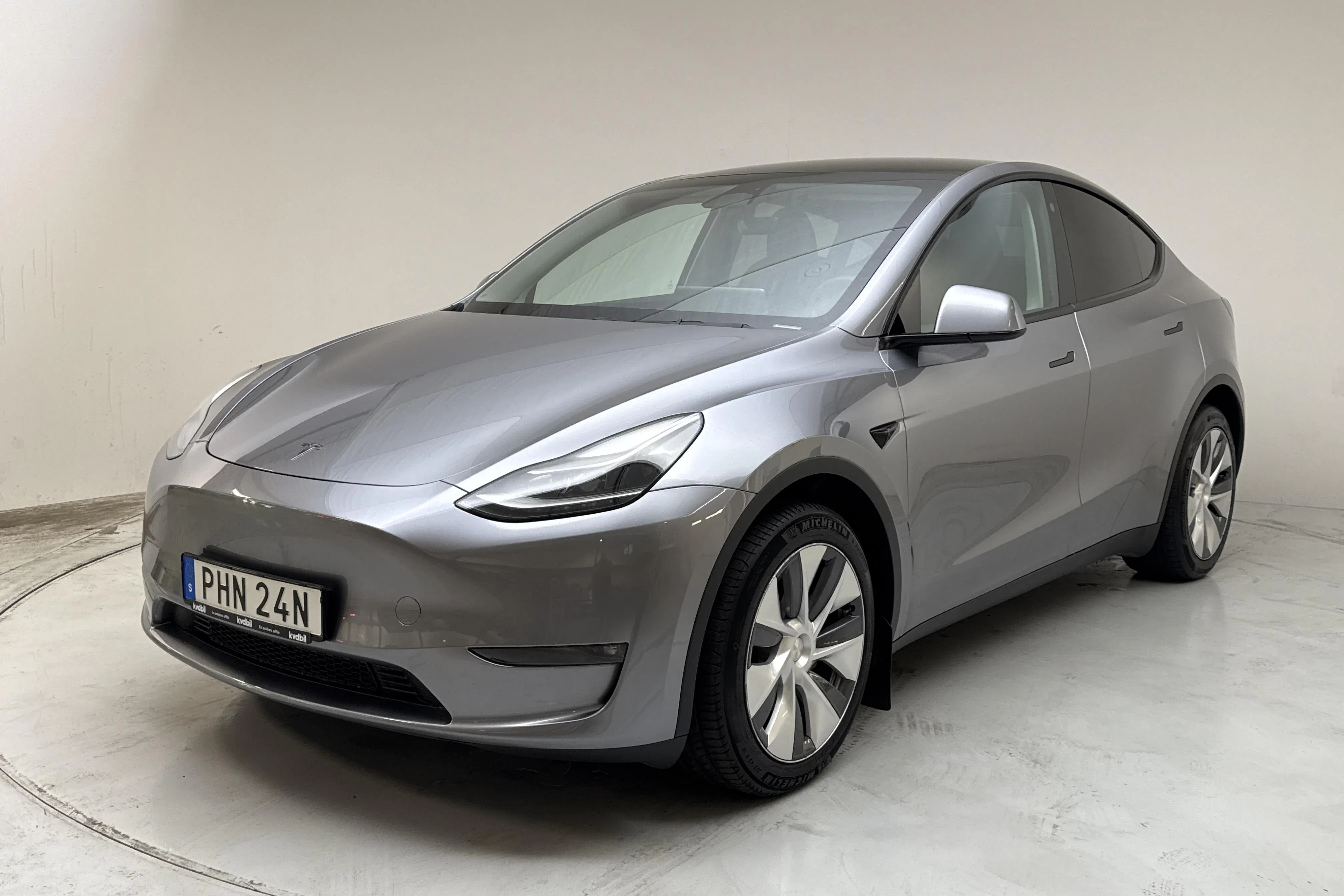Presentationsfoto 1 av 17: Tesla Model Y Long Range Dual Motor AWD - 12 084 mil - Automat - grå - 2023