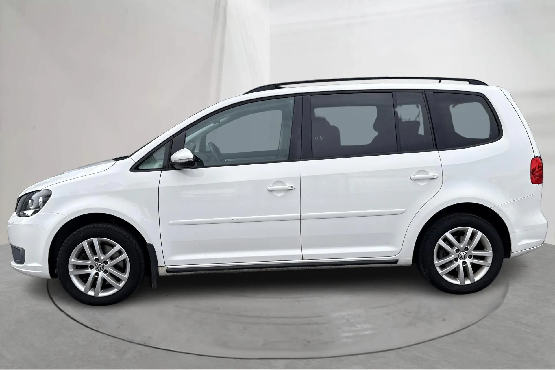 Presentationsfoto 2 av 14: VW Touran 1.4 TGI EcoFuel (150hk) - 13 180 mil - Automat - vit - 2012