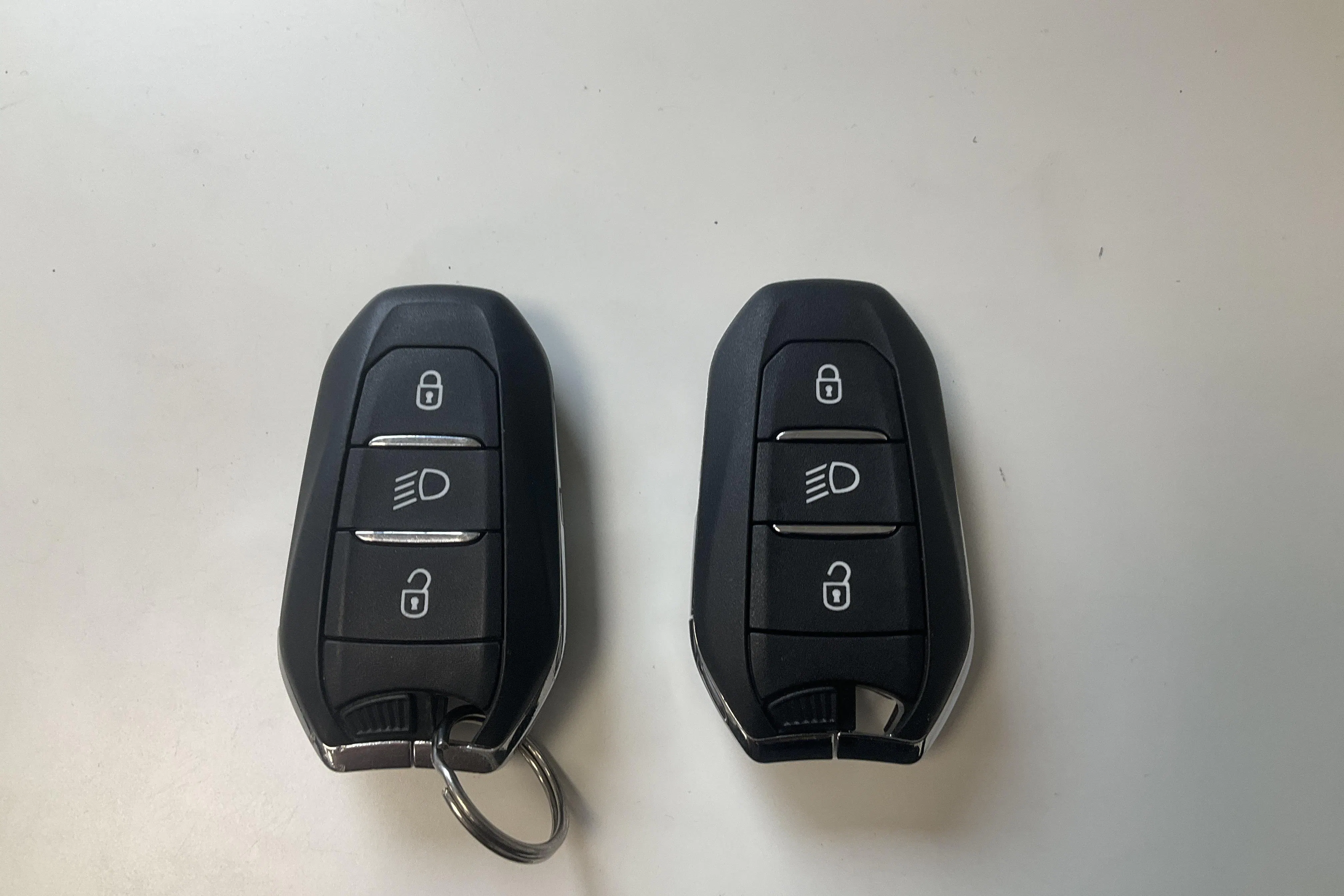 Presentationsfoto 15 av 15: Peugeot e-208 50kWh 5dr (136hk) - 1 140 mil - Automat - vit - 2022