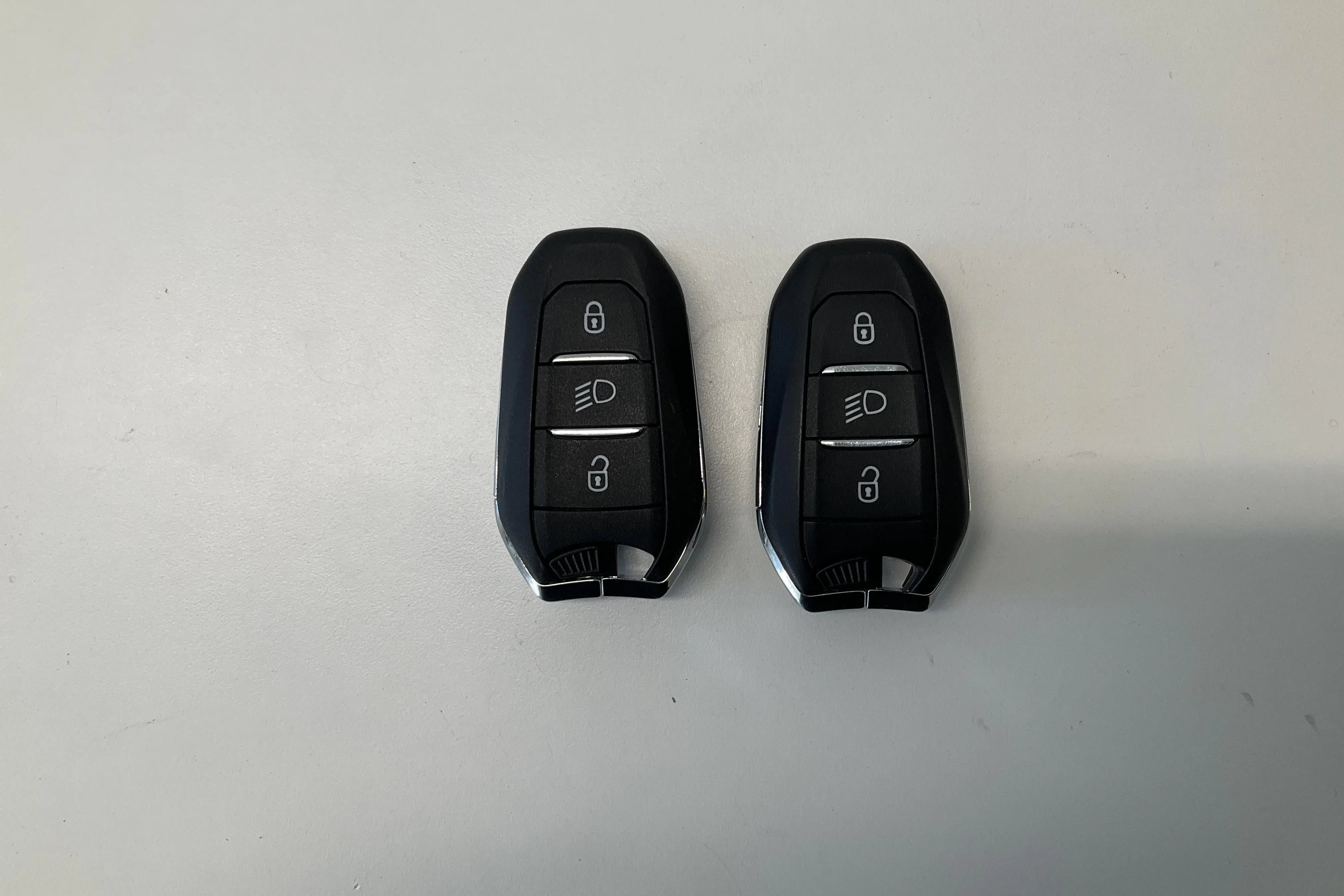 Presentationsfoto 17 av 17: Peugeot e-208 50kWh 5dr (136hk) - 866 mil - Automat - vit - 2023