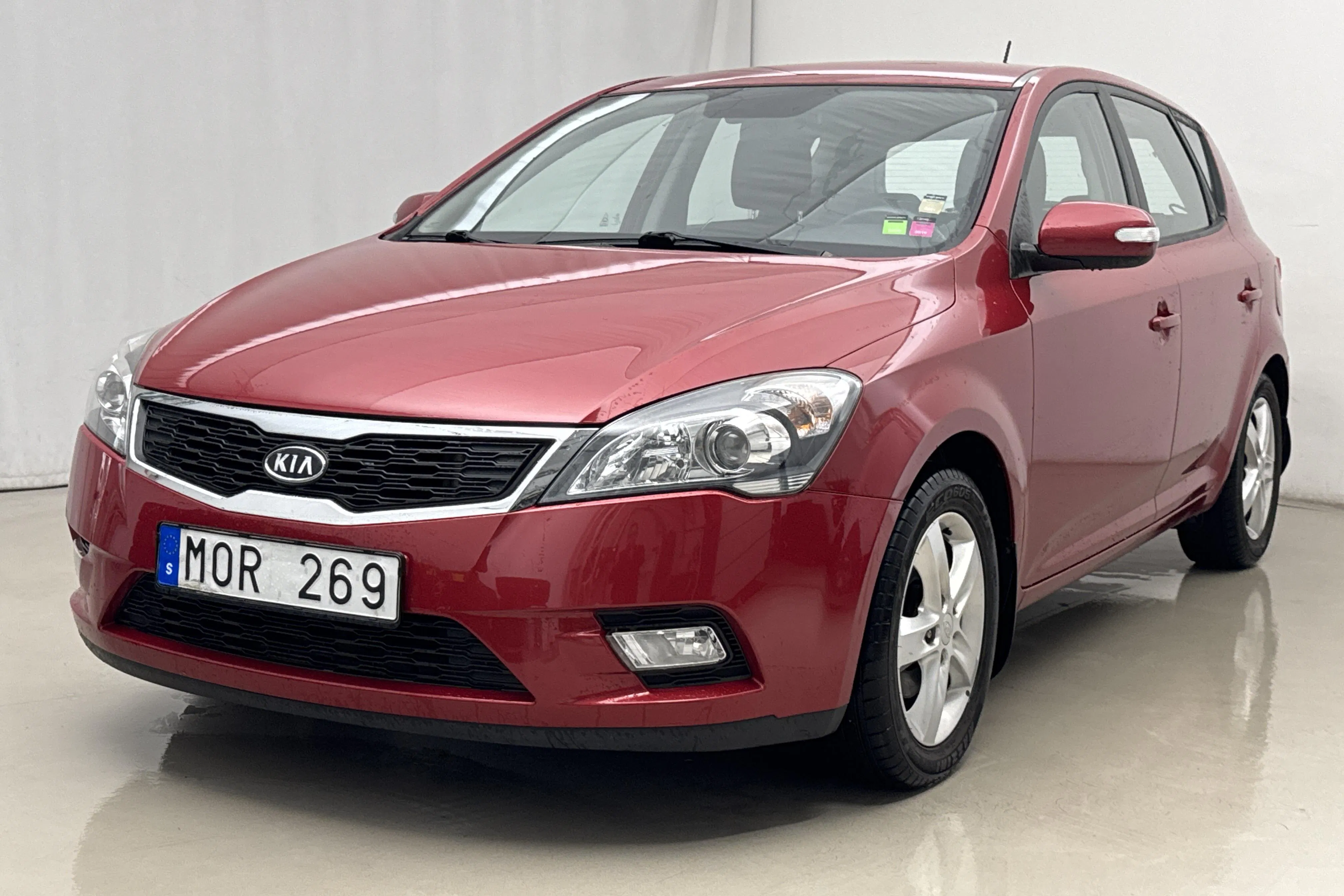 Presentationsfoto 1 av 15: KIA Cee'd 1.6 CRDi 5dr (115hk) - 10 361 mil - Manuell - röd - 2010