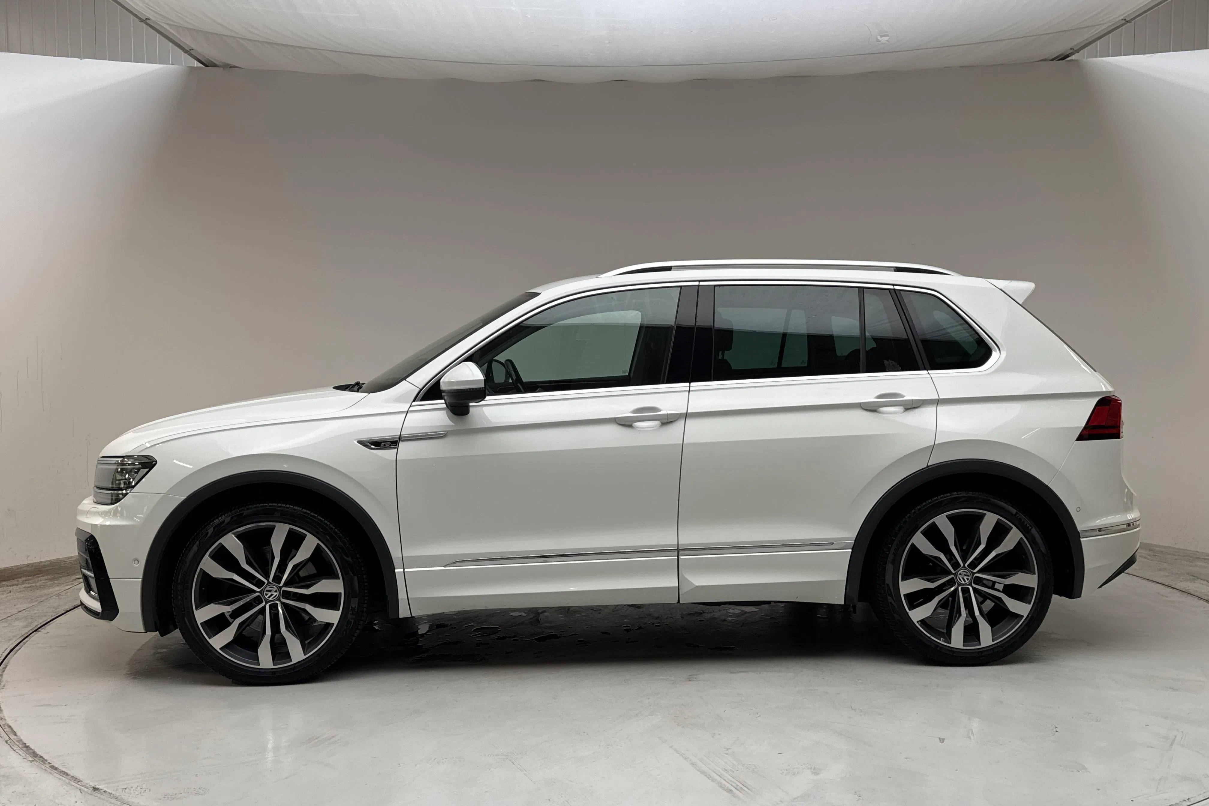 Presentation photo 2 of 14: VW Tiguan 2.0 TDI 4MOTION (190hk) - 281 720 km - Automatic - white - 2018