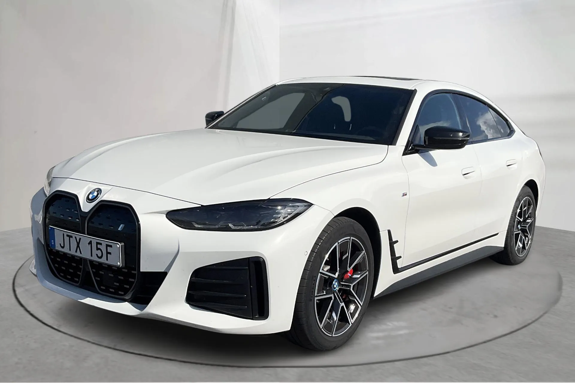 Presentationsfoto 1 av 21: BMW i4 eDrive40, G26 (340hk) - 10 514 mil - Automat - vit - 2024