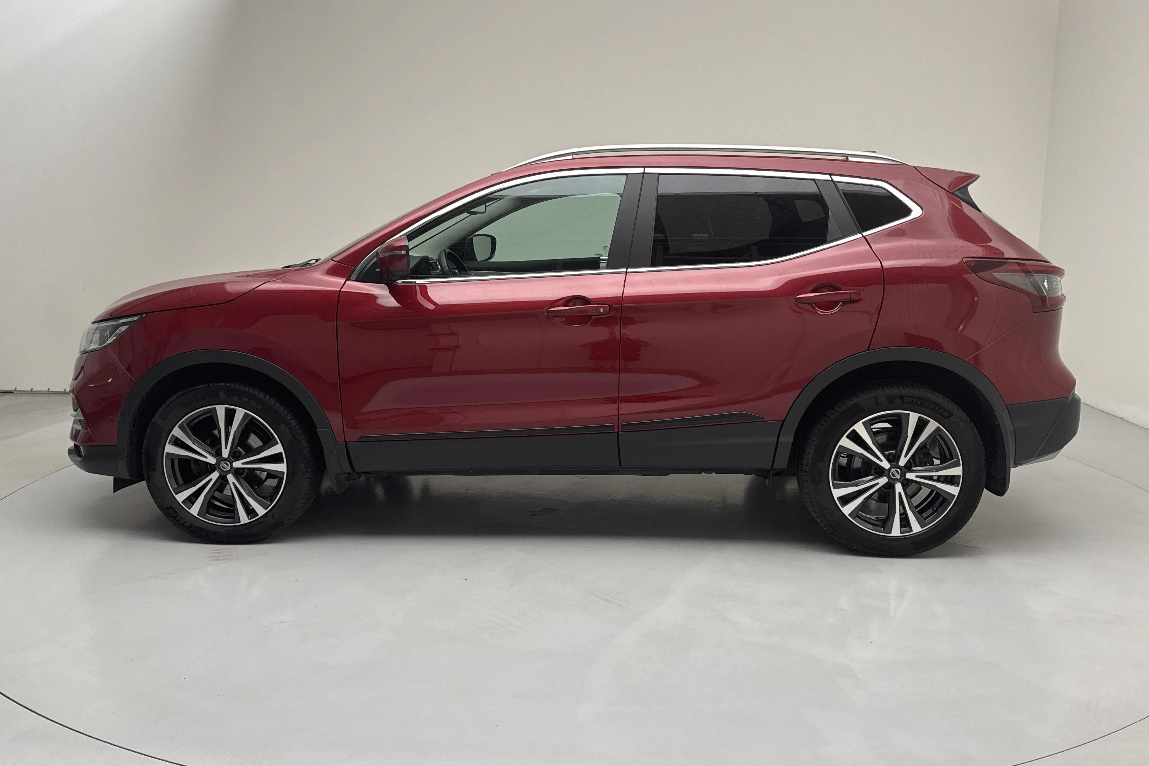 Presentation photo 2 of 13: Nissan Qashqai 1.3 DIG-T (160hk) - 31 720 km - Automatic - dark red - 2021