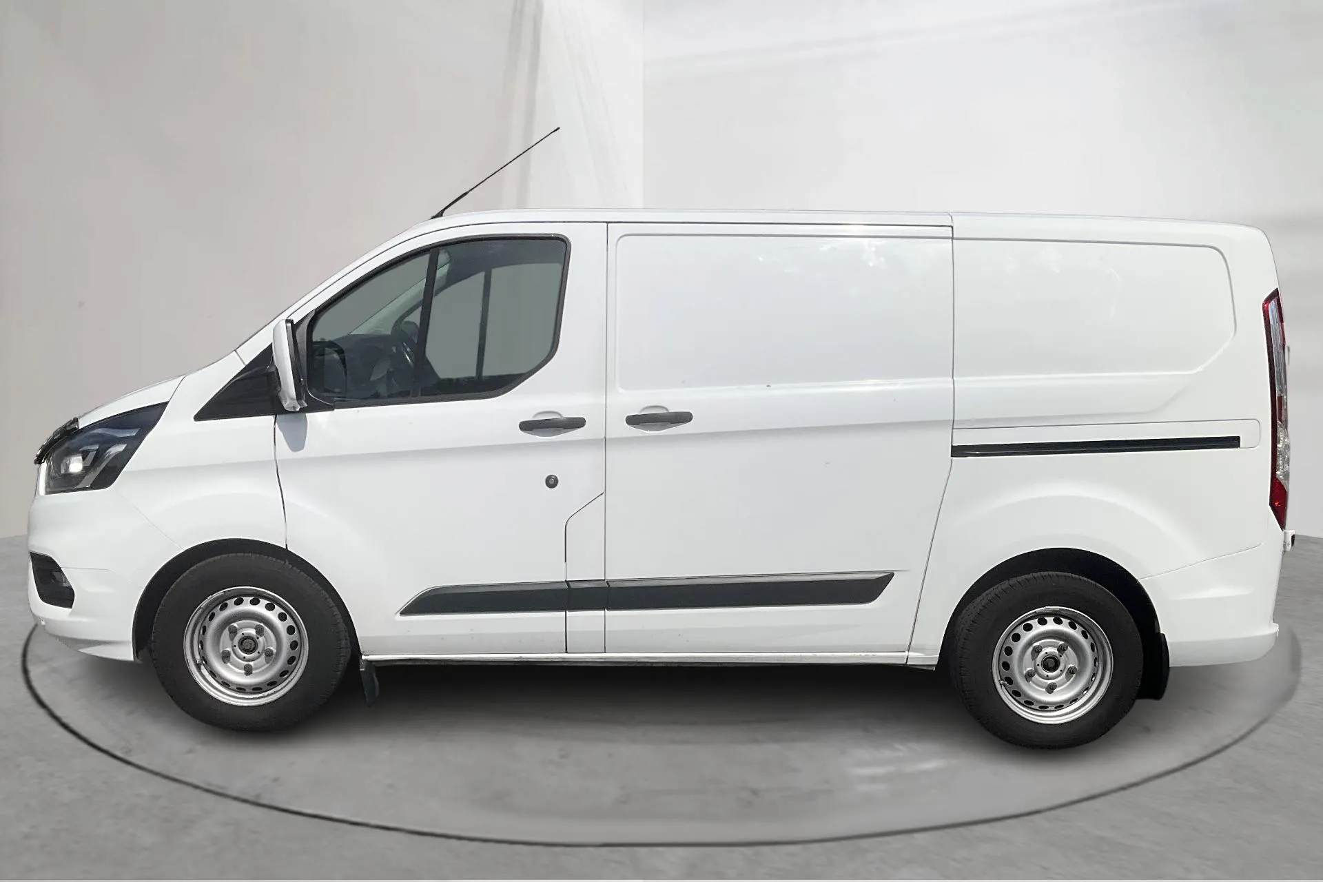 Presentation photo 2 of 13: Ford Transit Custom 300 (130hk) - 222 790 km - Automatic - white - 2018
