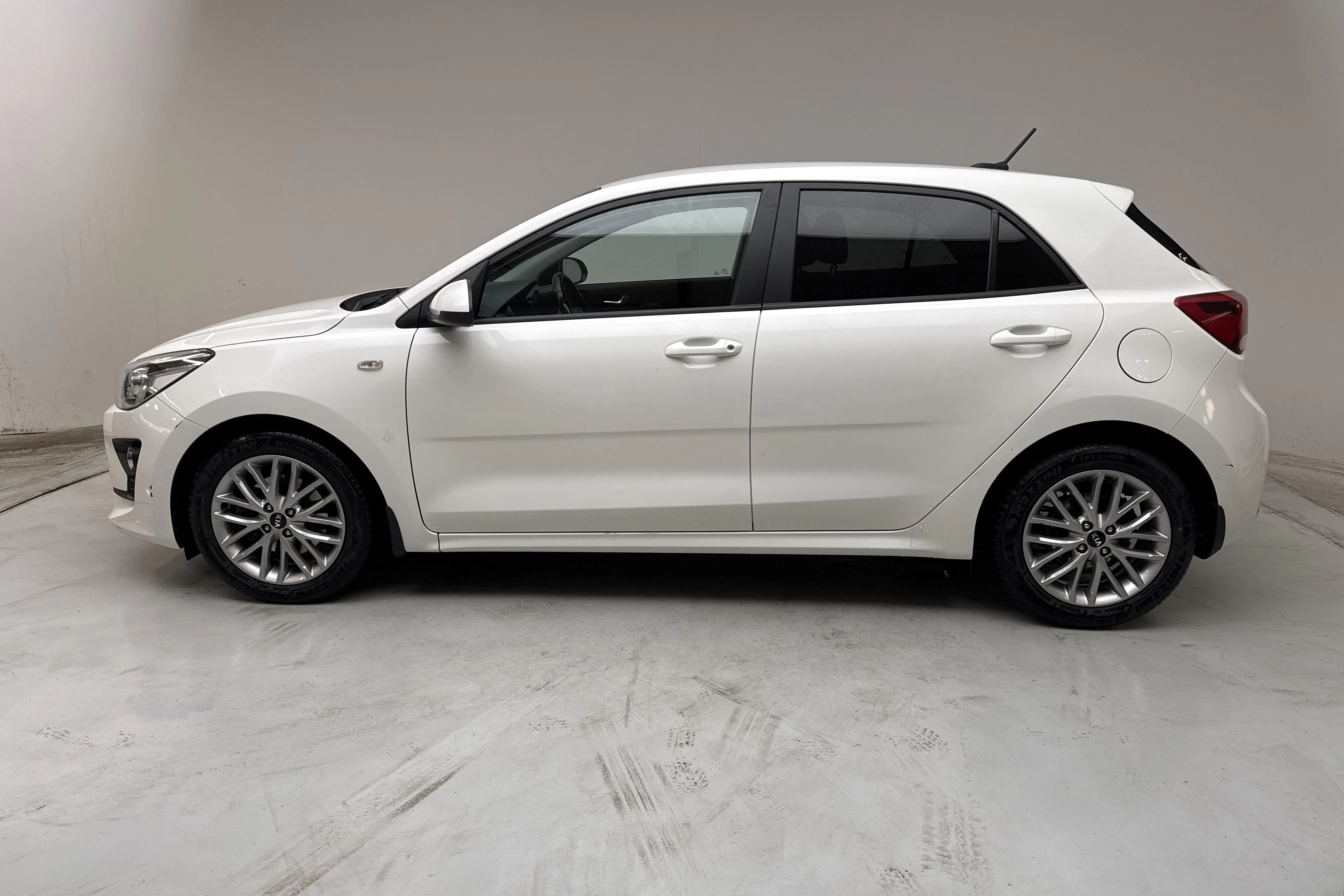 Presentation photo 2 of 13: KIA Rio 1.0 T-GDi (100hk) - 156 970 km - Automatic - white - 2021