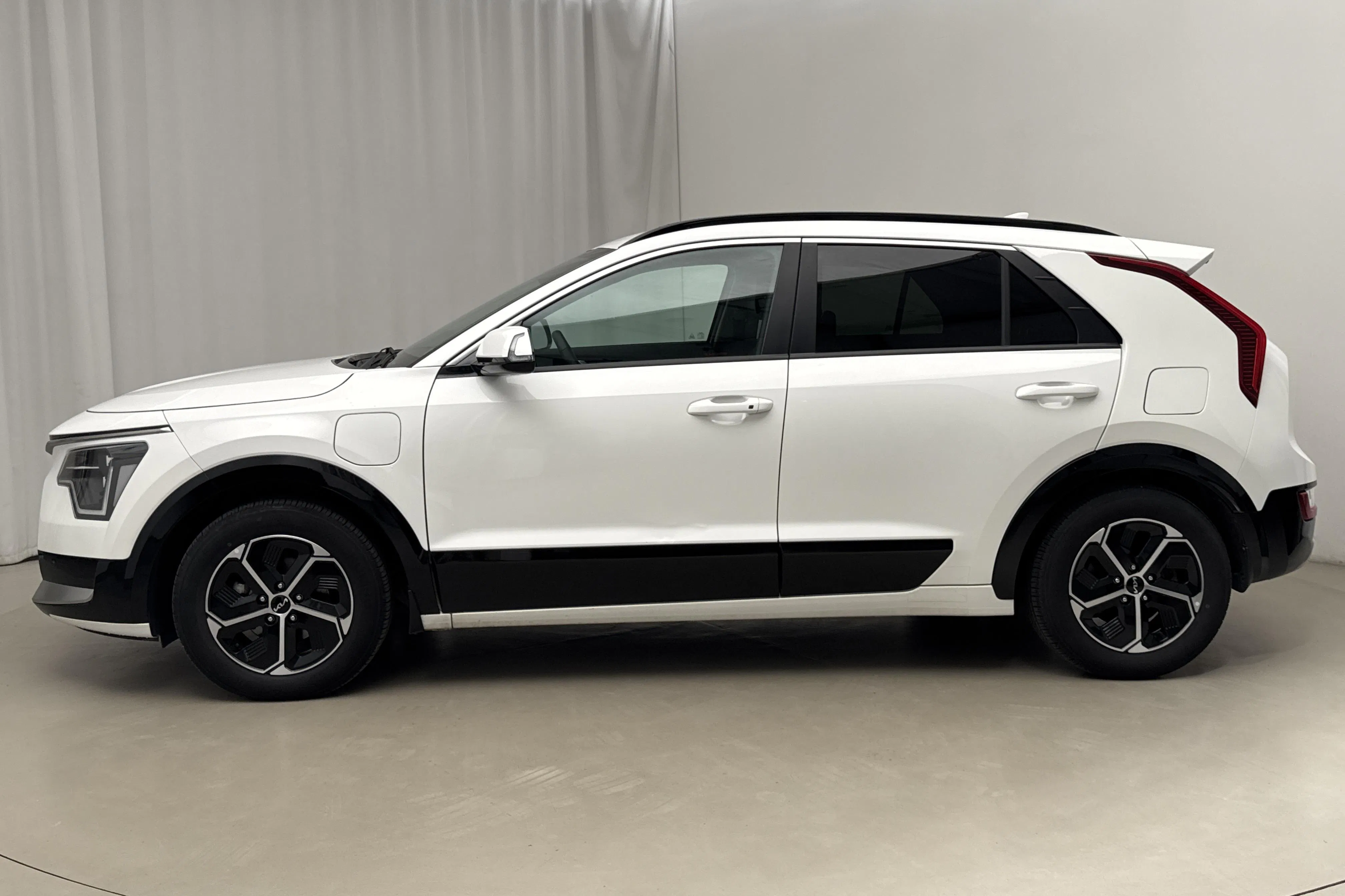 Presentation photo 2 of 22: KIA Niro Plug-in Hybrid (183hk) - 43 630 km - Automatic - white - 2023