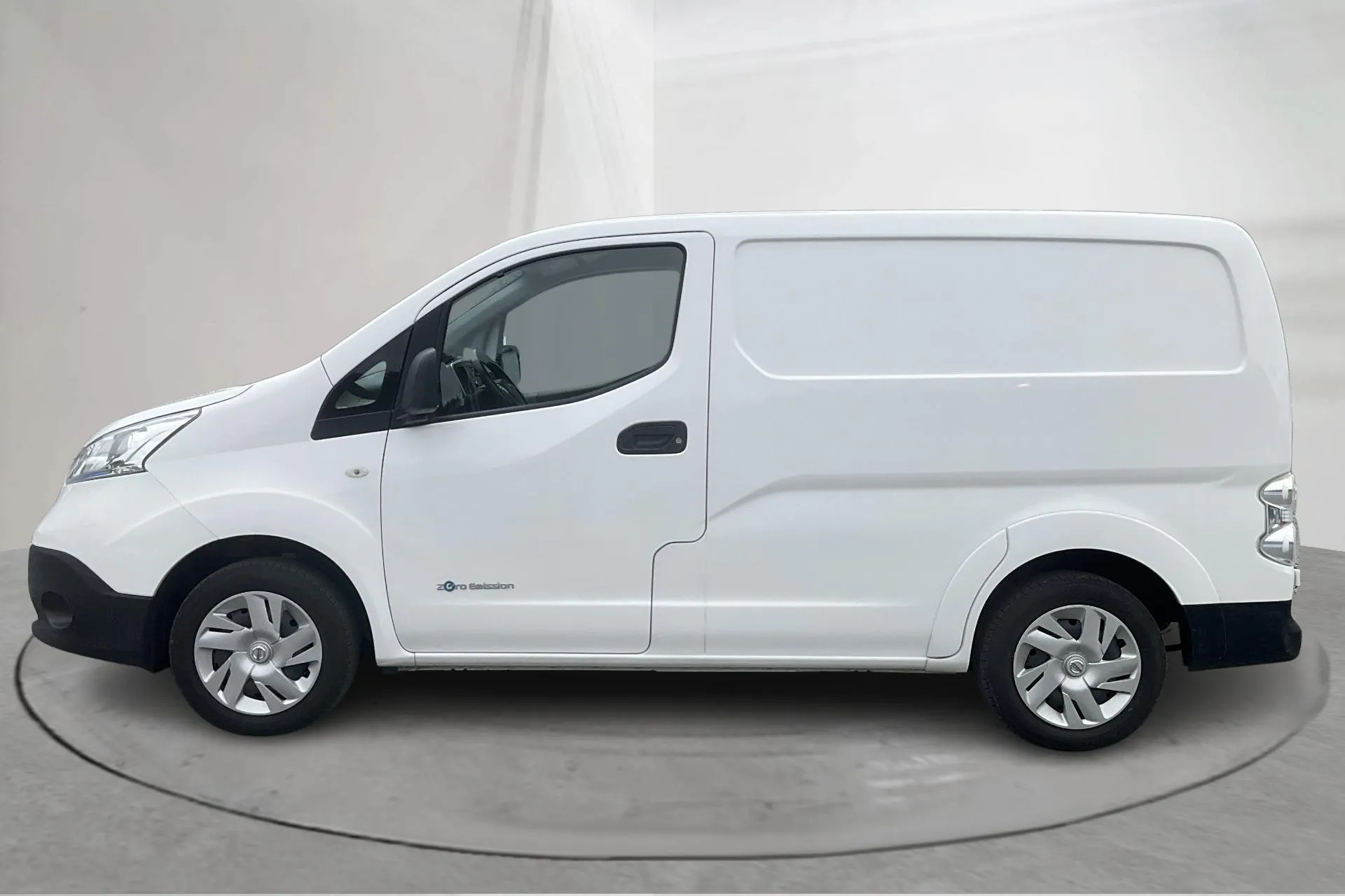 Presentation photo 2 of 14: Nissan e-NV200 40kWh (109hk) - 24 540 km - Automatic - white - 2022