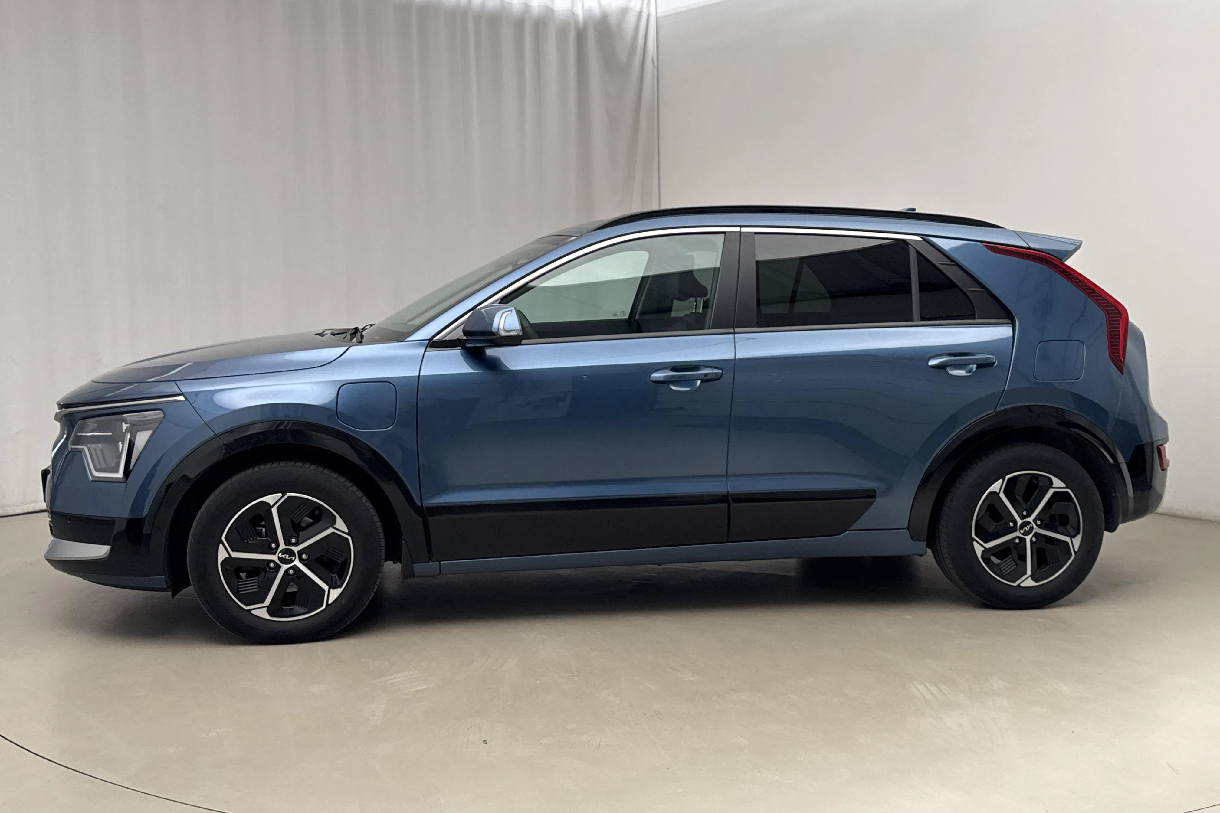 Presentationsfoto 2 av 21: KIA Niro Plug-in Hybrid (183hk) - 7 359 mil - Automat - blå - 2023