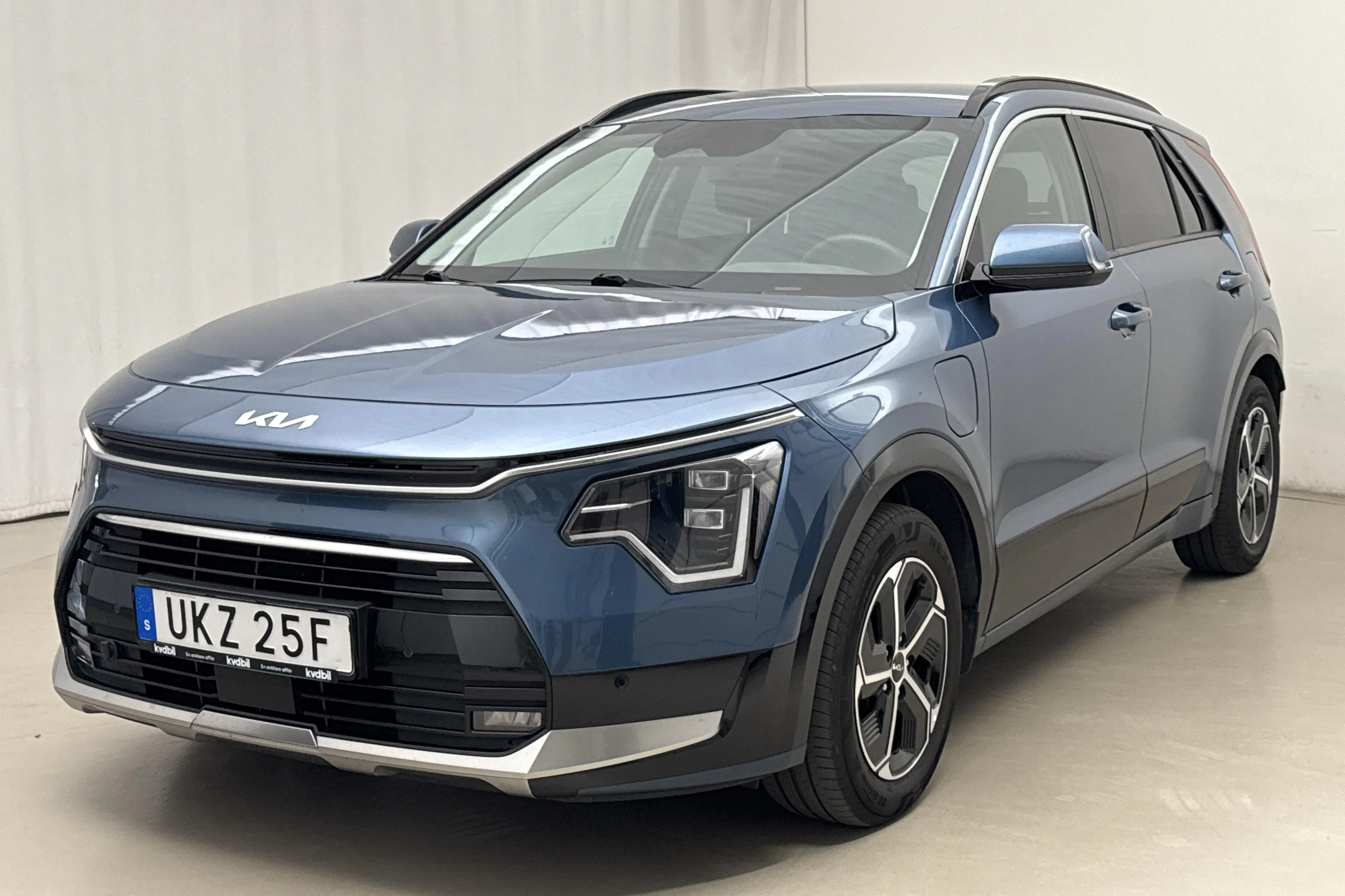 Presentationsfoto 1 av 21: KIA Niro Plug-in Hybrid (183hk) - 7 359 mil - Automat - blå - 2023